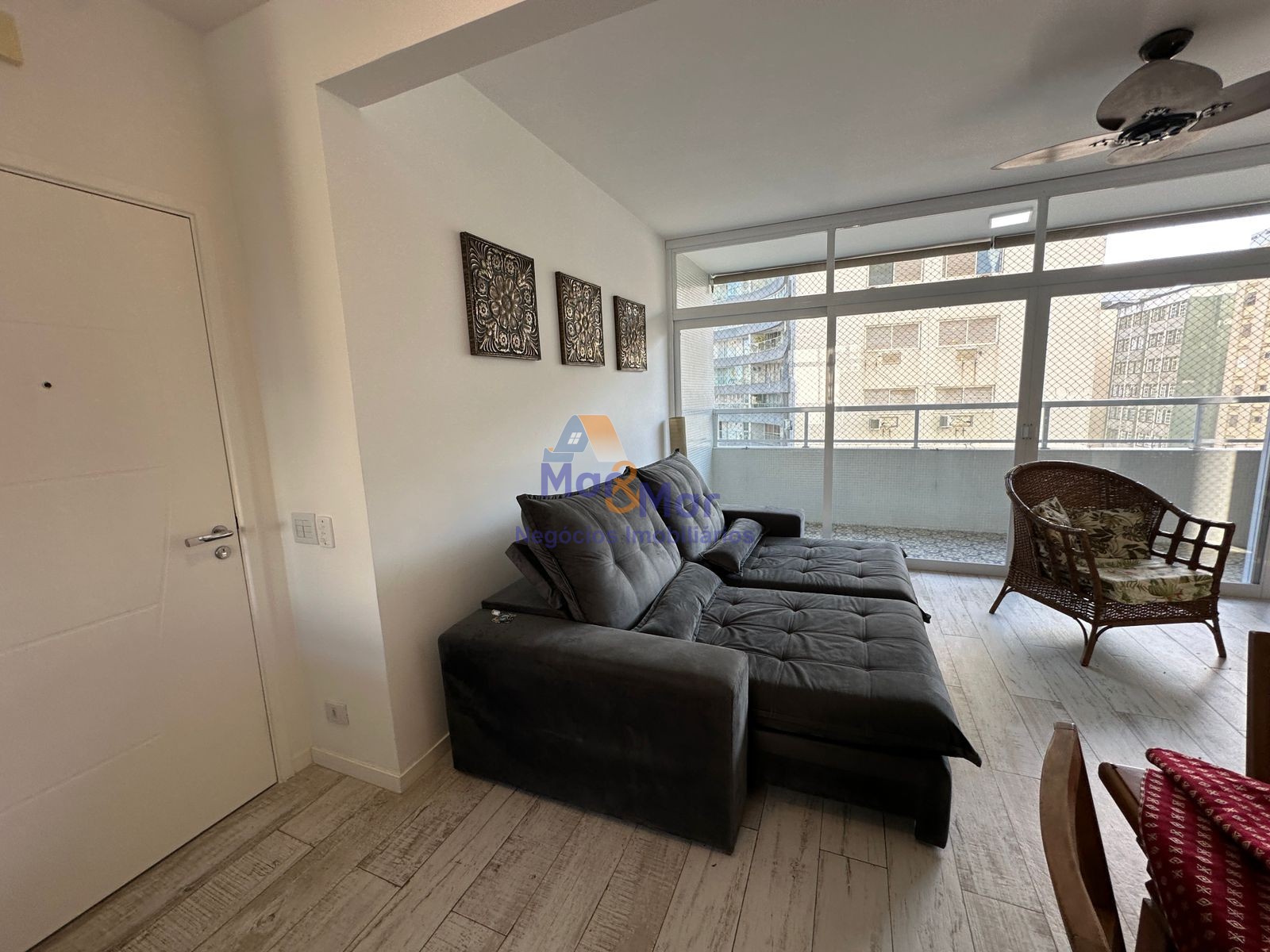 Apartamento na Praia das Pitangueiras, Guarujá - SP