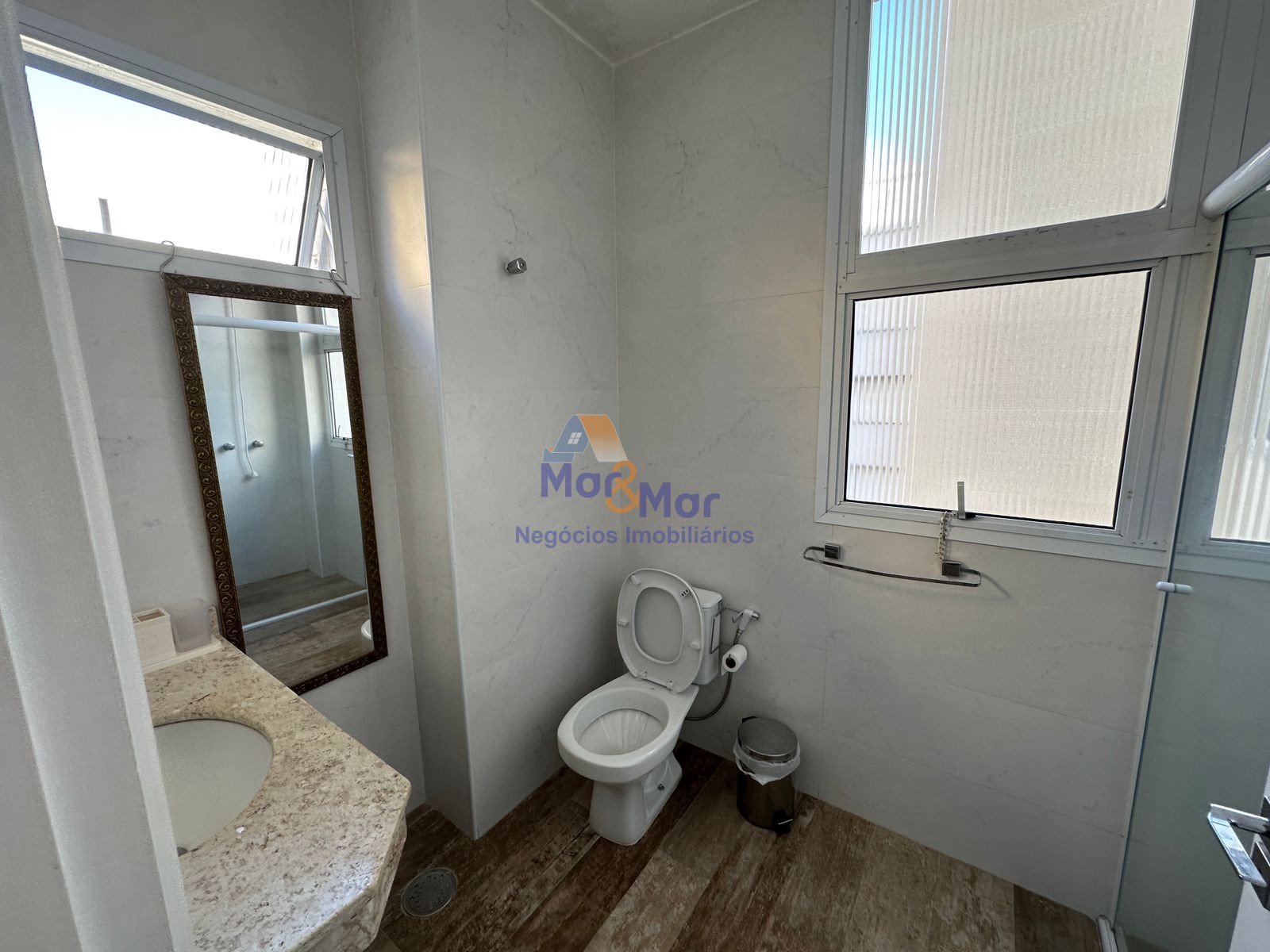 Apartamento na Praia das Pitangueiras, Guarujá - SP