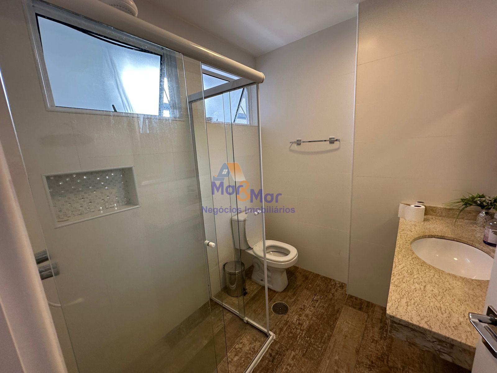 Apartamento na Praia das Pitangueiras, Guarujá - SP