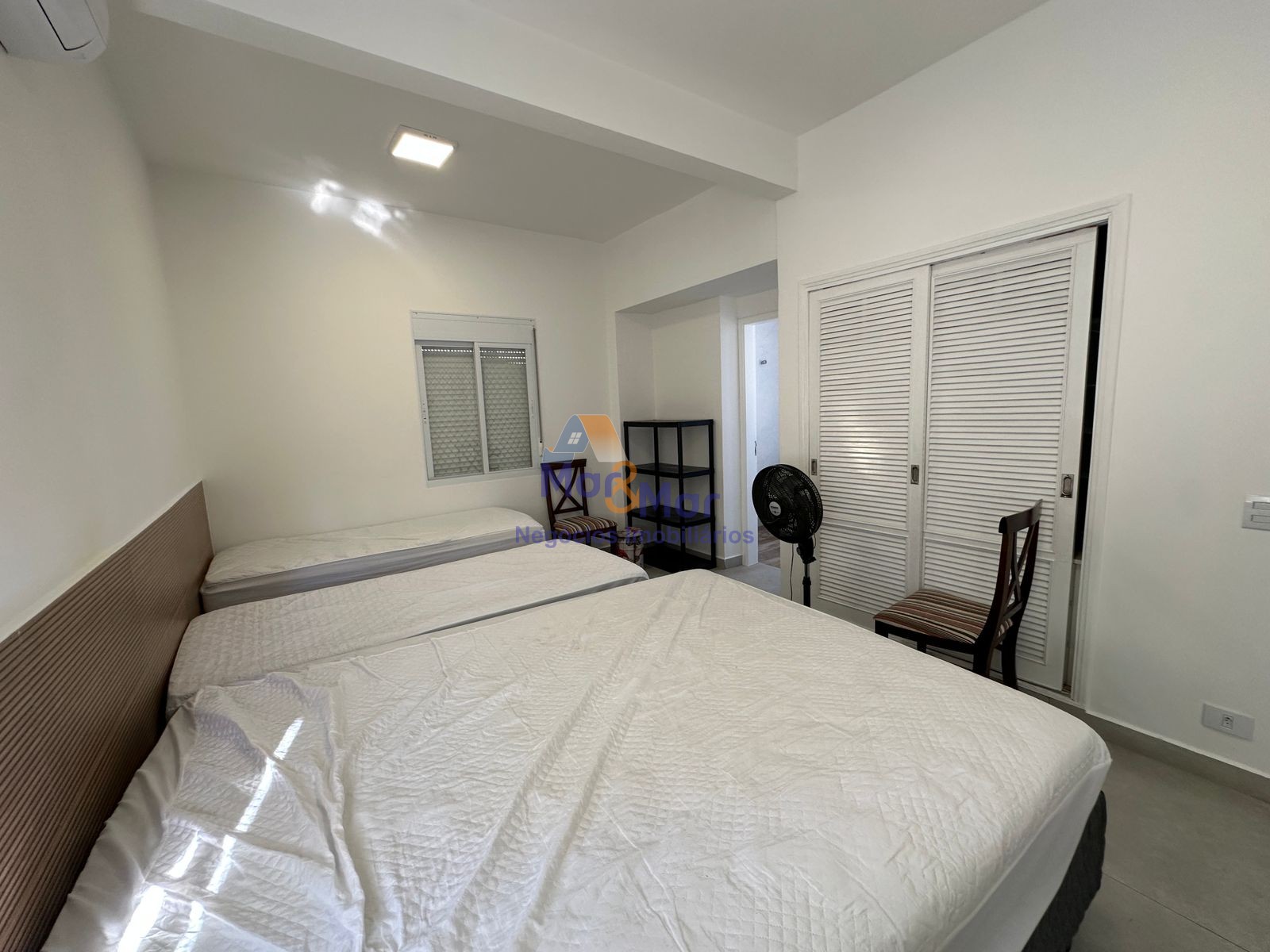 Apartamento na Praia das Pitangueiras, Guarujá - SP