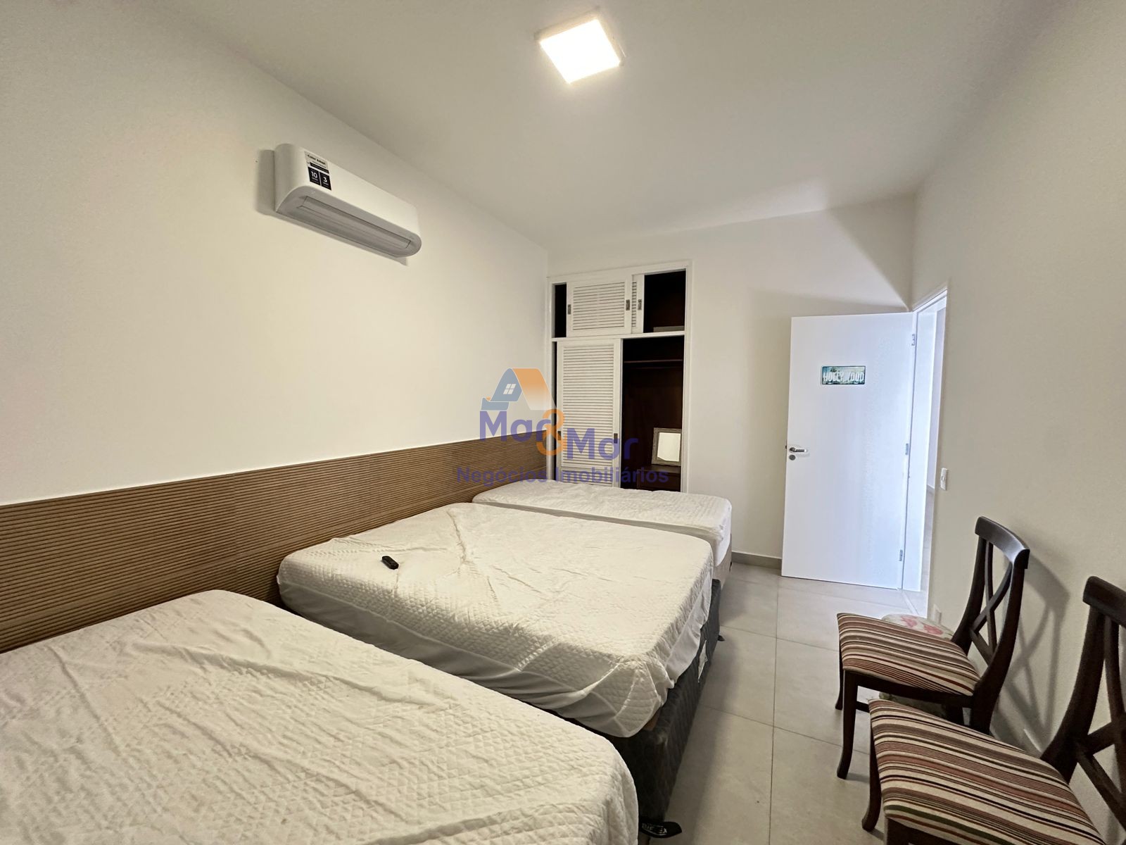 Apartamento na Praia das Pitangueiras, Guarujá - SP