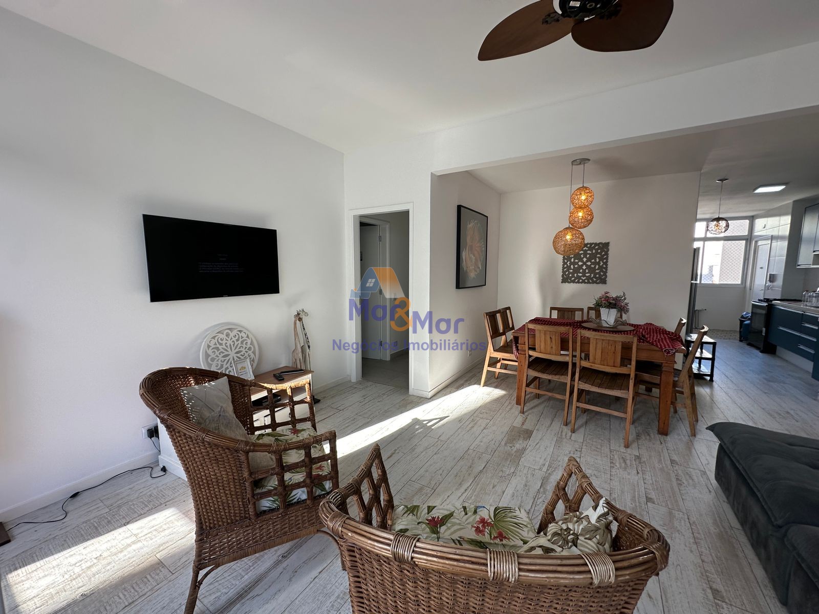 Apartamento na Praia das Pitangueiras, Guarujá - SP