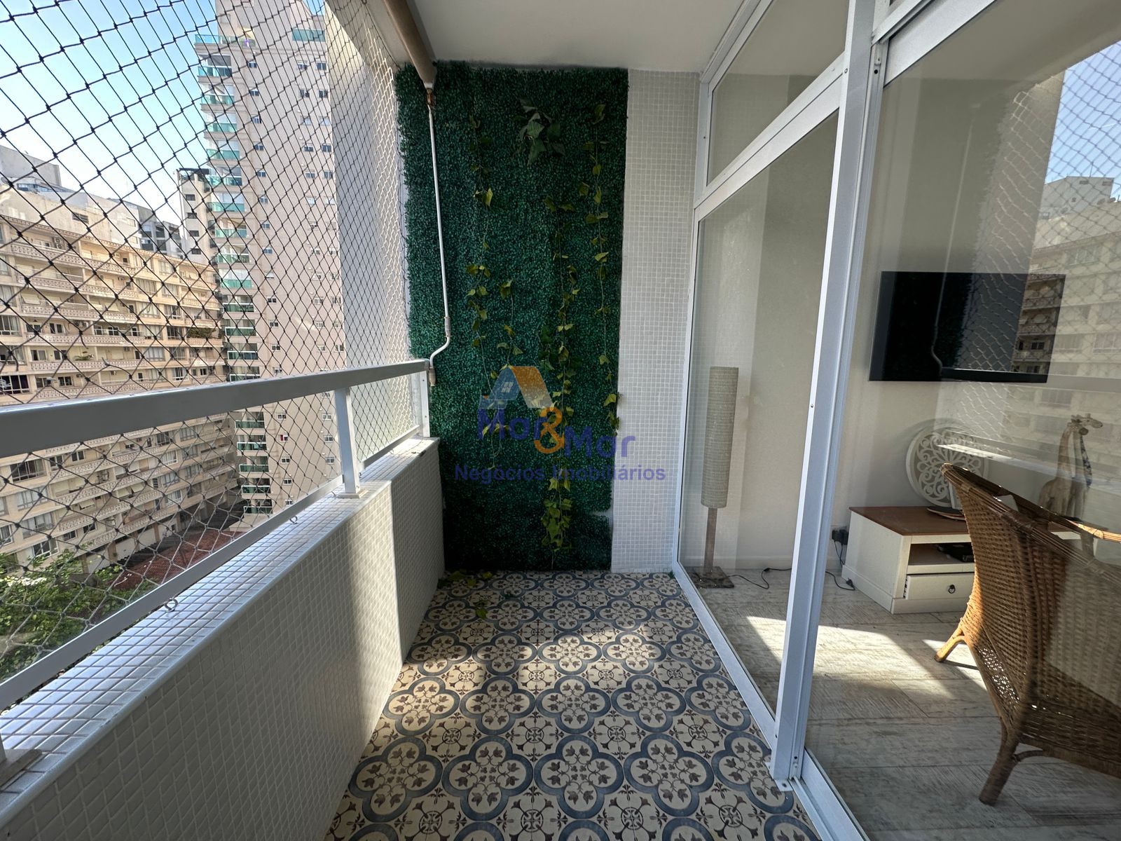 Apartamento na Praia das Pitangueiras, Guarujá - SP
