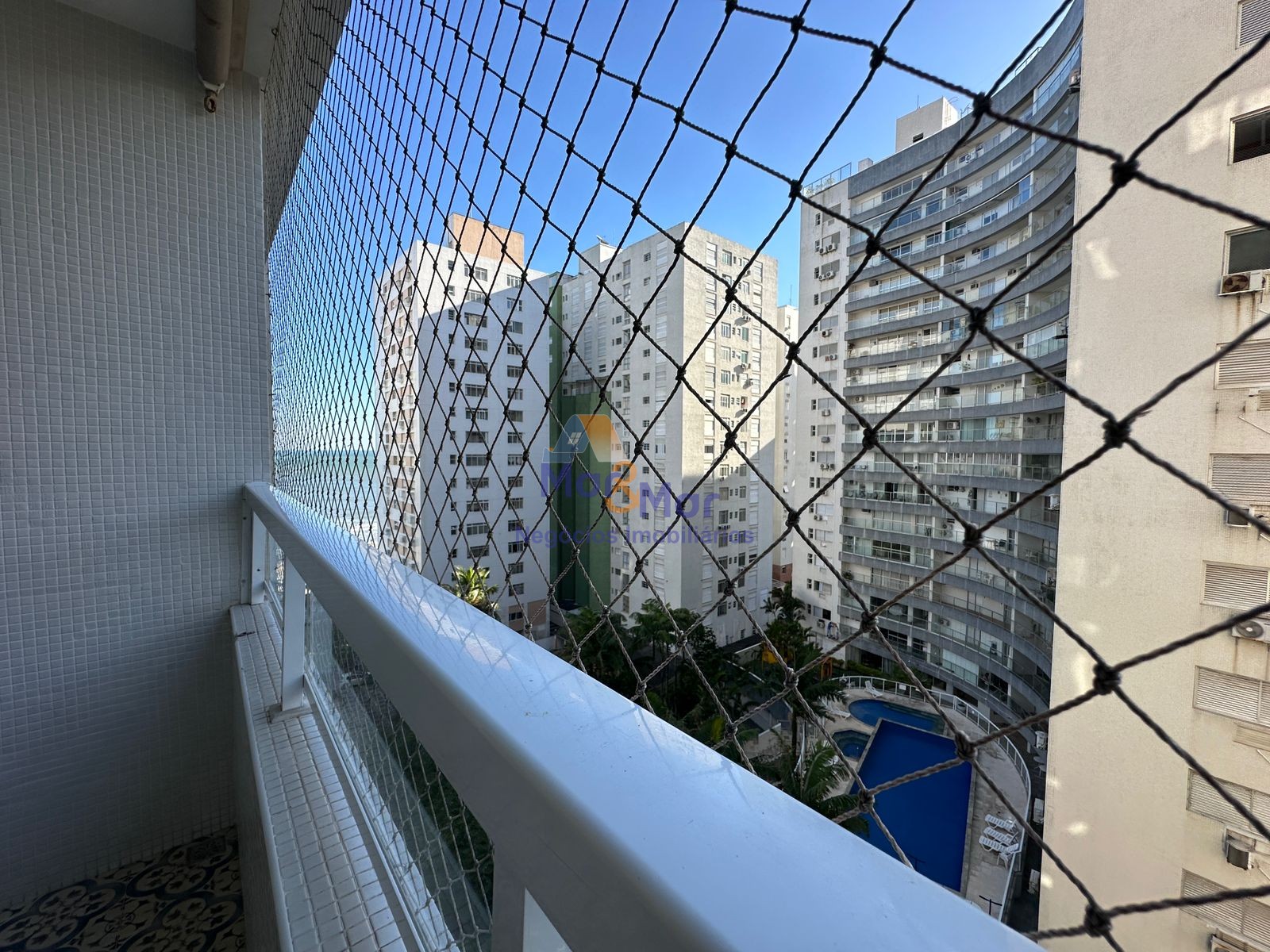 Apartamento na Praia das Pitangueiras, Guarujá - SP
