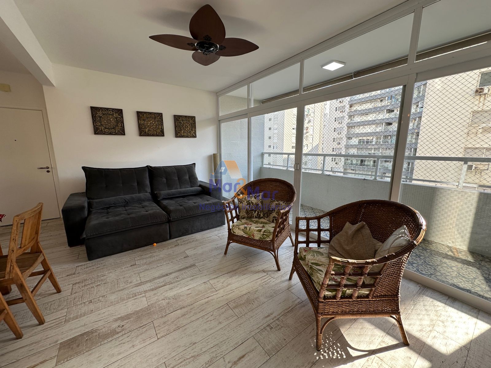 Apartamento na Praia das Pitangueiras, Guarujá - SP