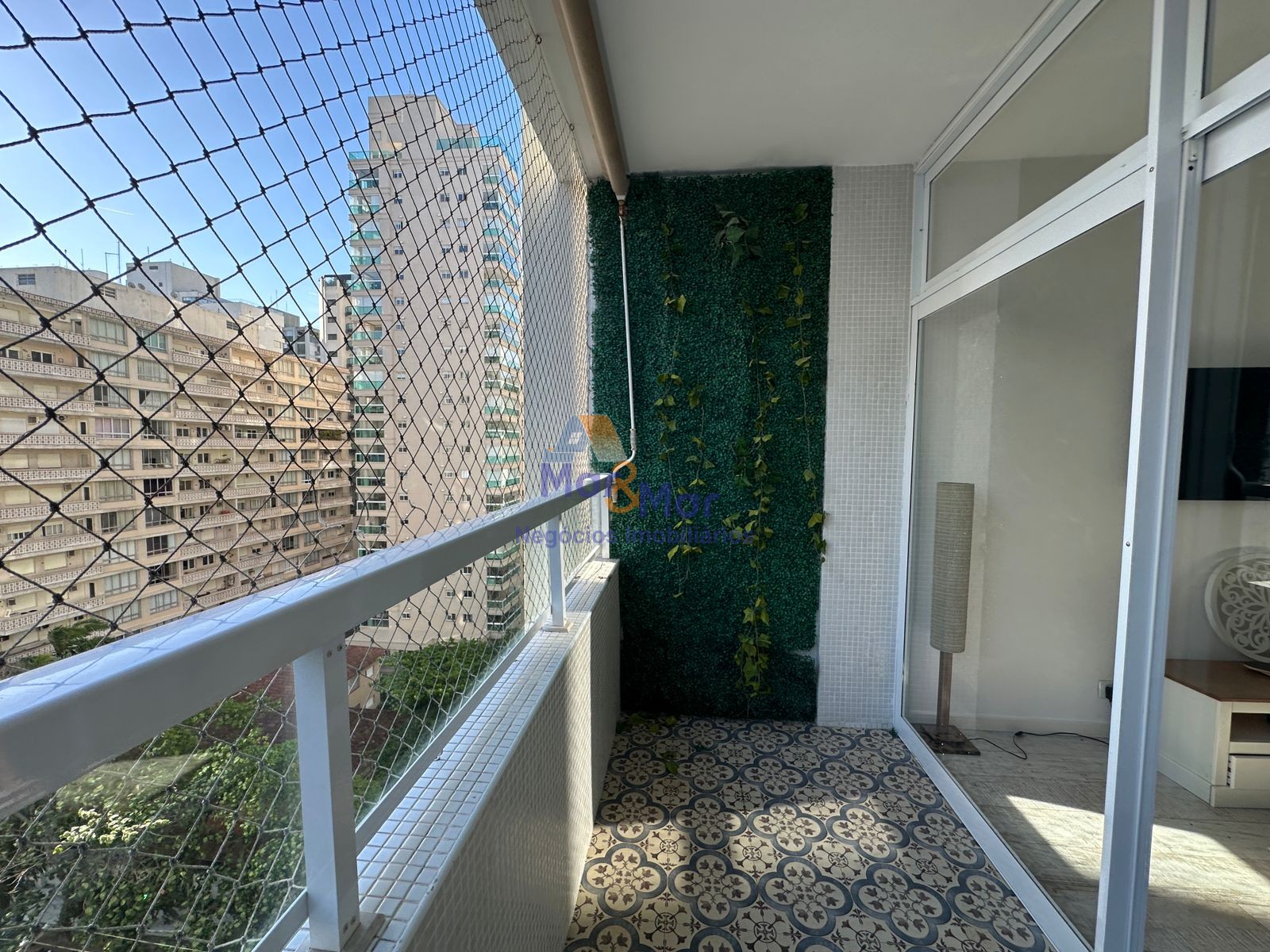 Apartamento na Praia das Pitangueiras, Guarujá - SP