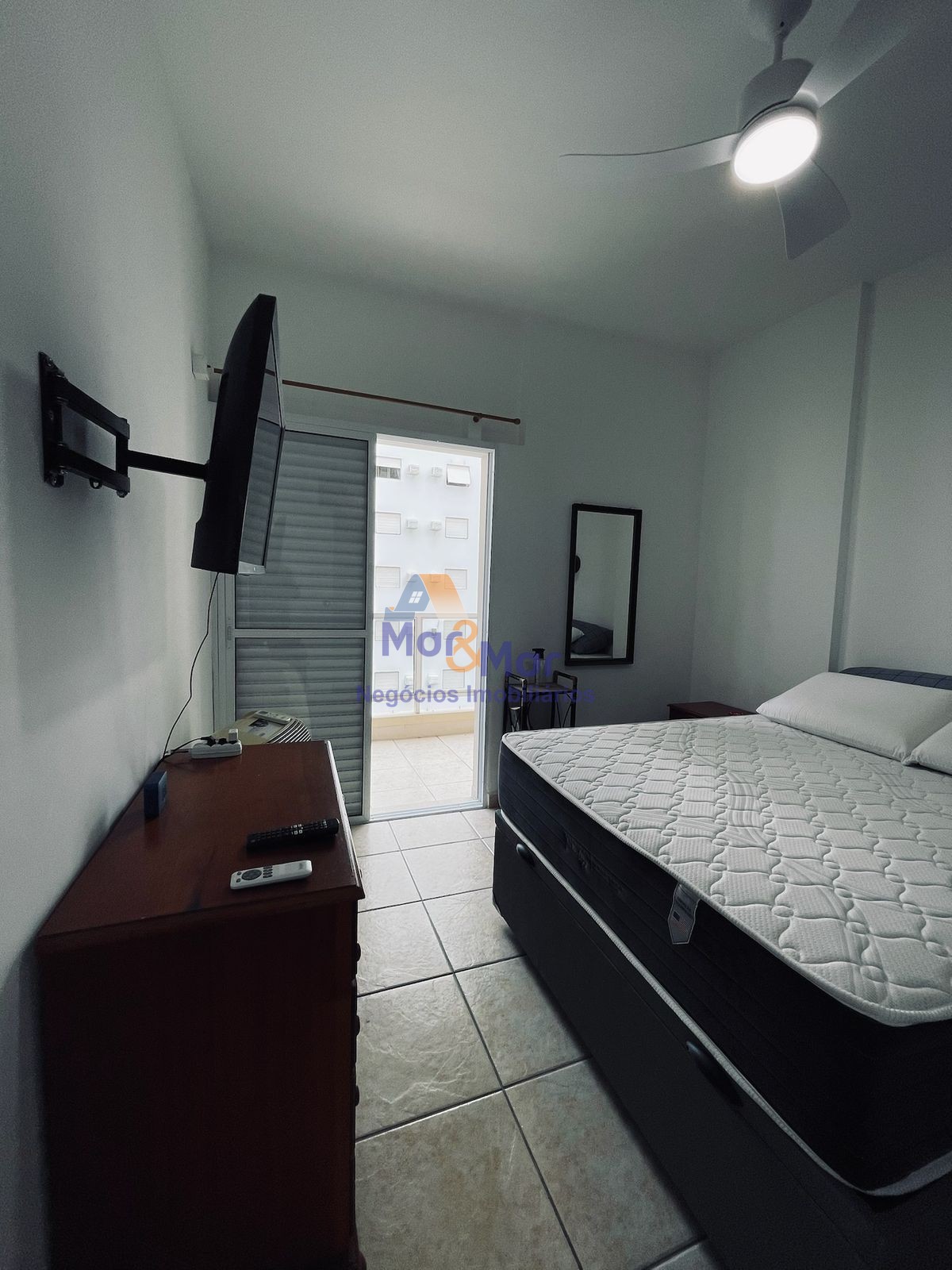 Apartamento na Praia das Pitangueiras, Guarujá - SP