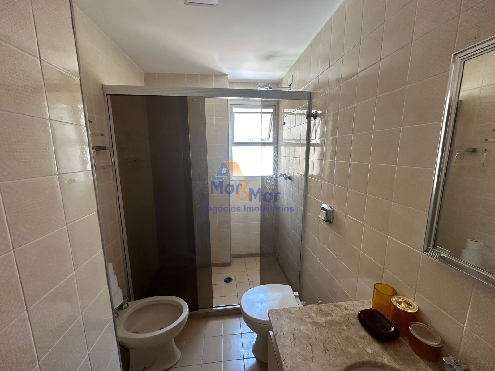 Apartamento na Praia das Pitangueiras, Guarujá - SP