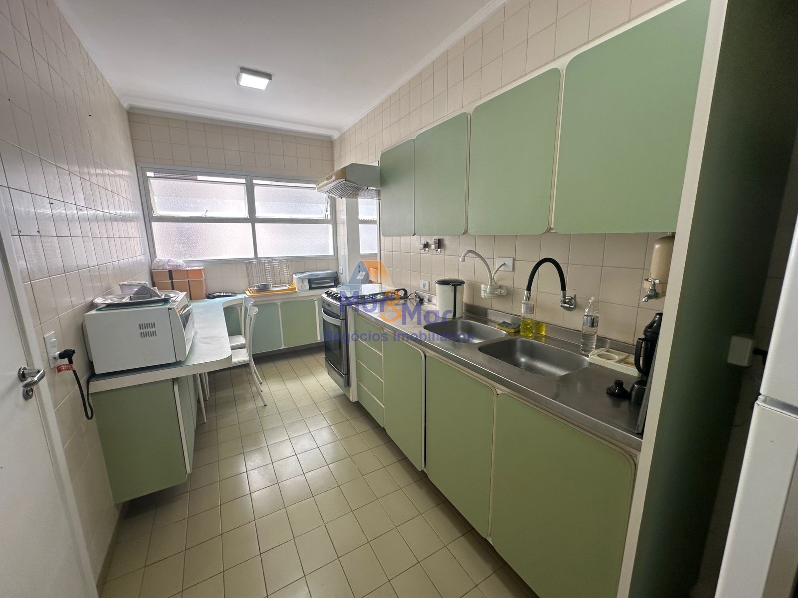 Apartamento na Praia das Pitangueiras, Guarujá - SP
