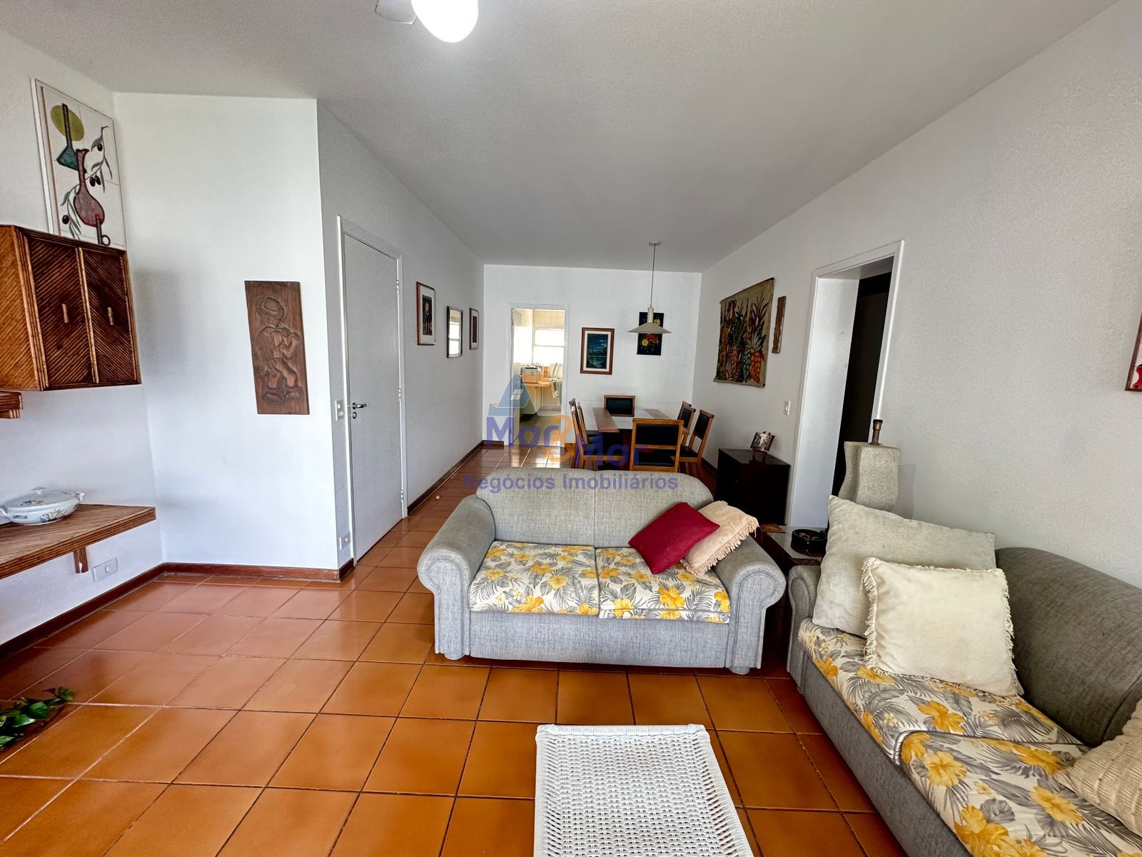 Apartamento na Praia das Pitangueiras, Guarujá - SP