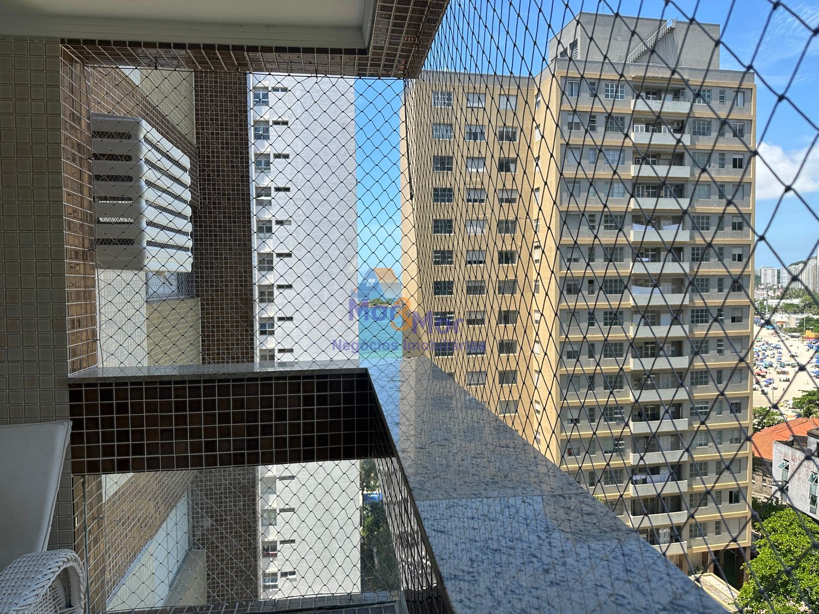 Apartamento na Praia das Pitangueiras, Guarujá - SP