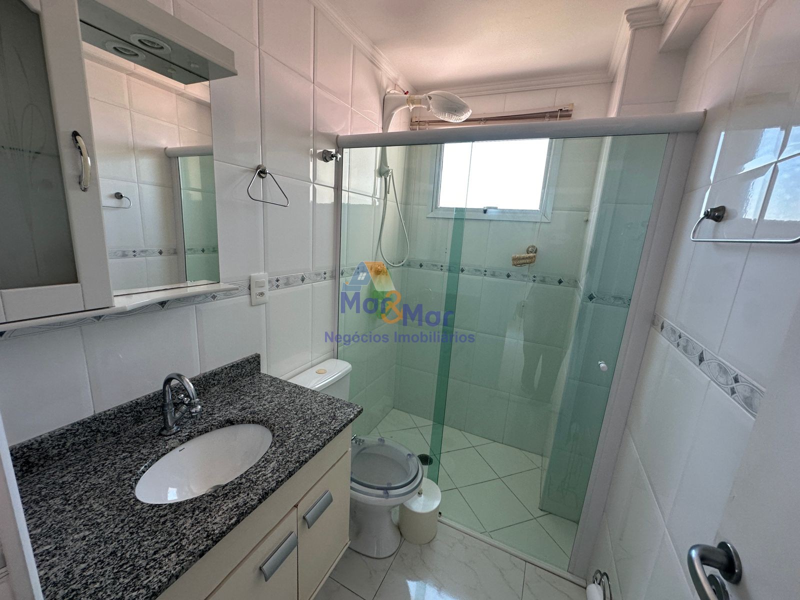 Apartamento na Praia das Astúrias, Guarujá - SP