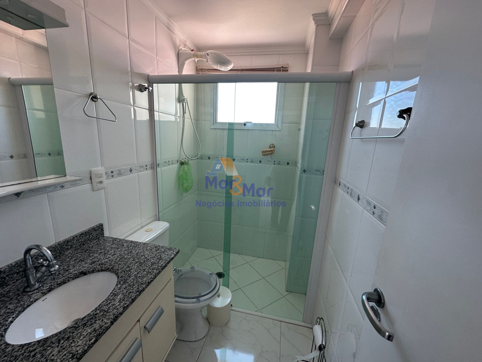 Apartamento na Praia das Astúrias, Guarujá - SP