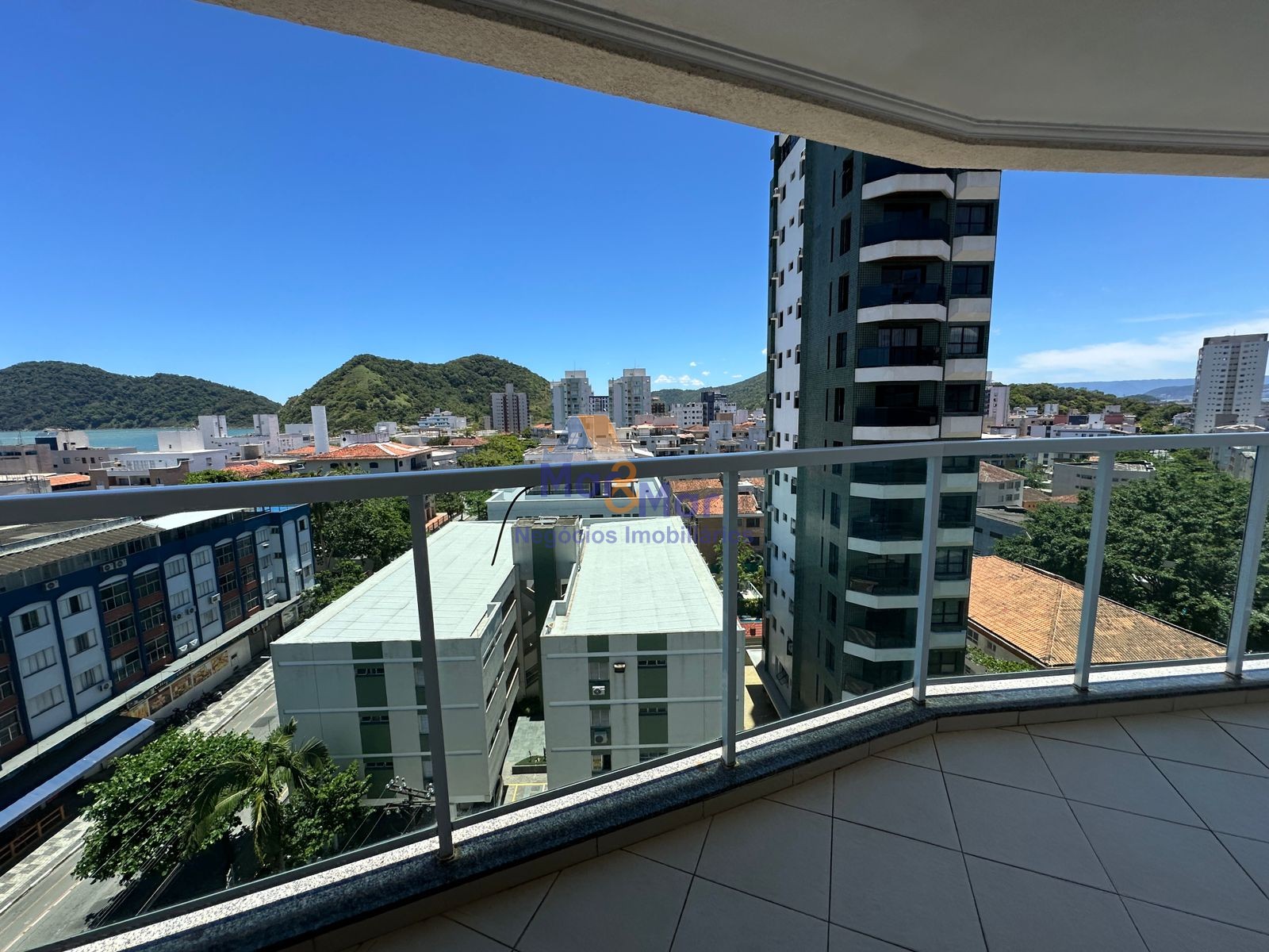 Apartamento na Praia das Astúrias, Guarujá - SP