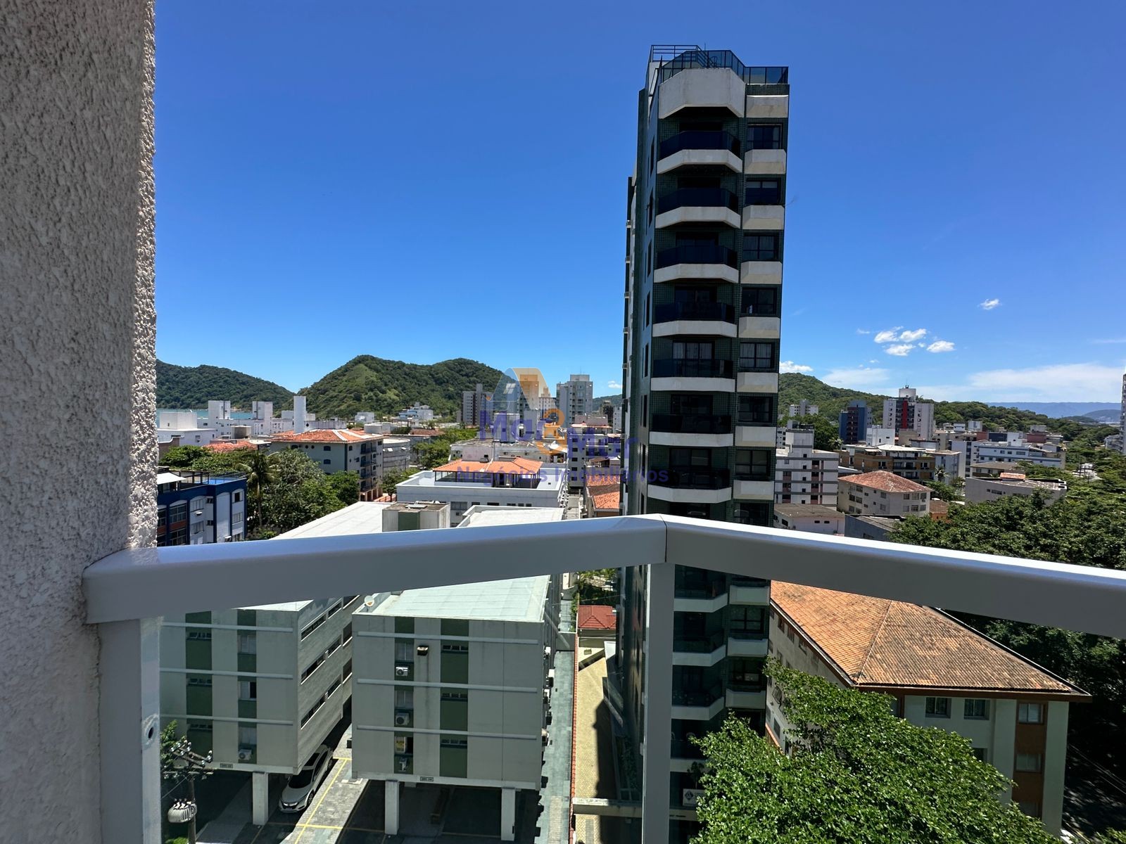 Apartamento na Praia das Astúrias, Guarujá - SP