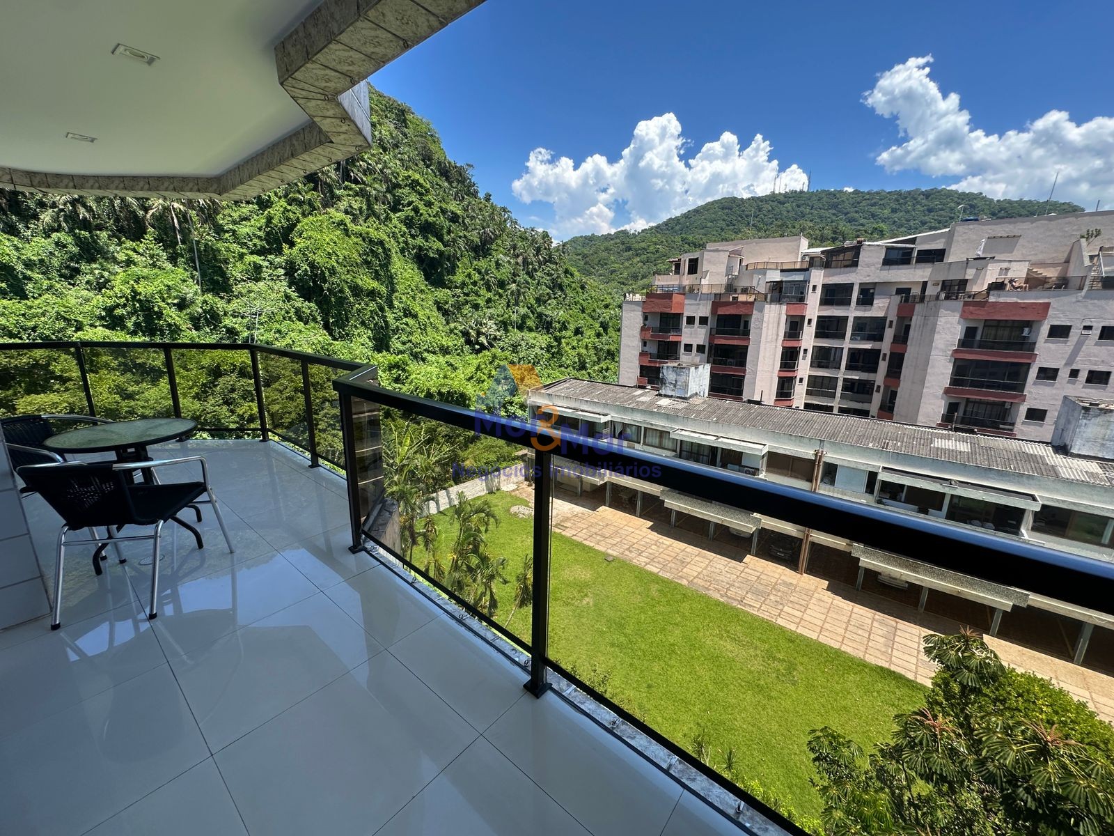 Apartamento na Praia da Enseada, Guarujá - SP