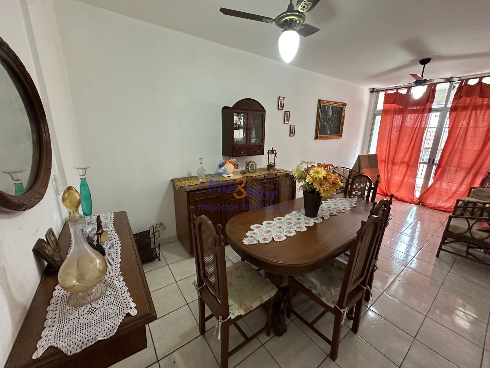 Apartamento na Praia das Pitangueiras, Guarujá - SP