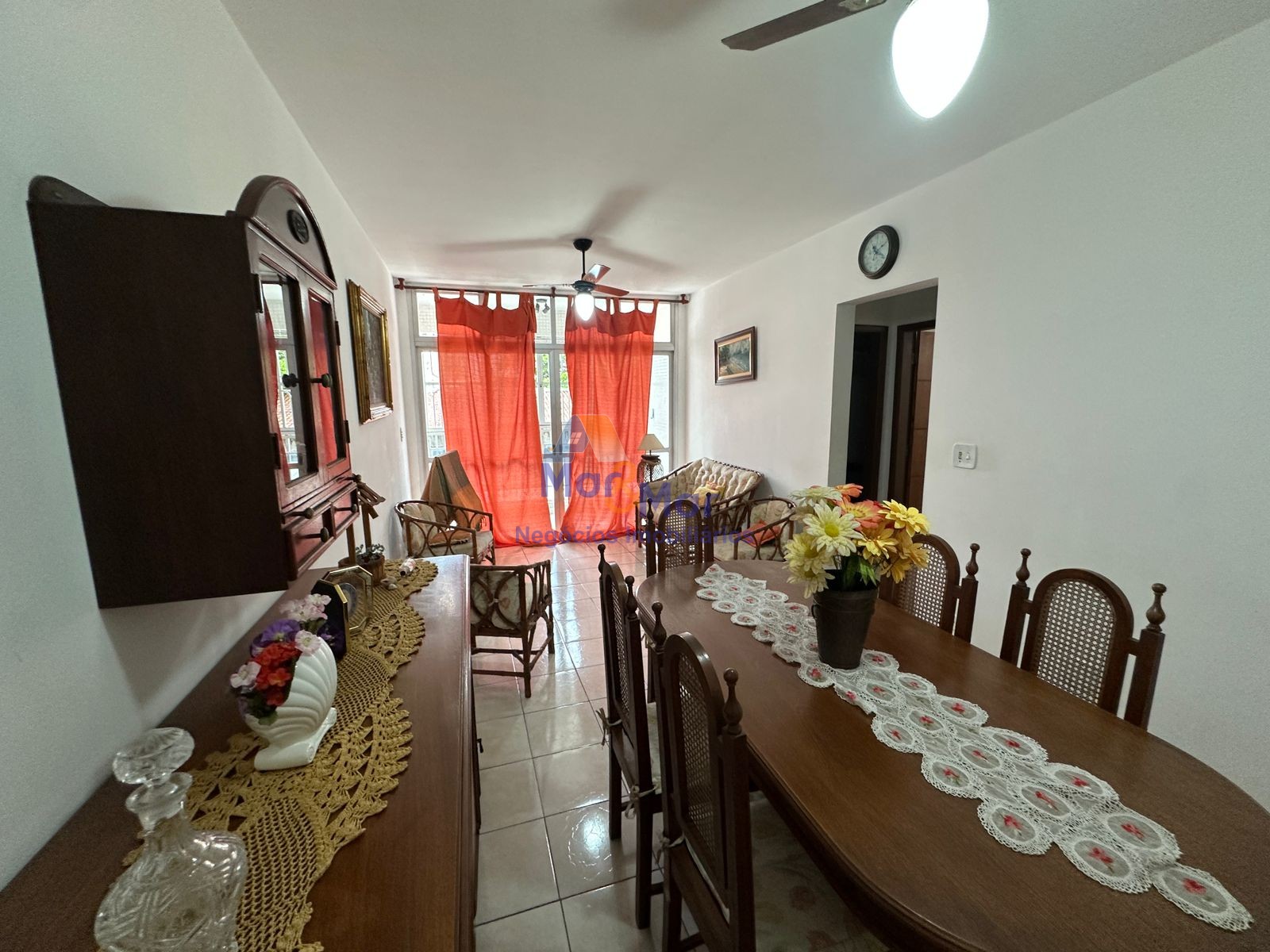 Apartamento na Praia das Pitangueiras, Guarujá - SP