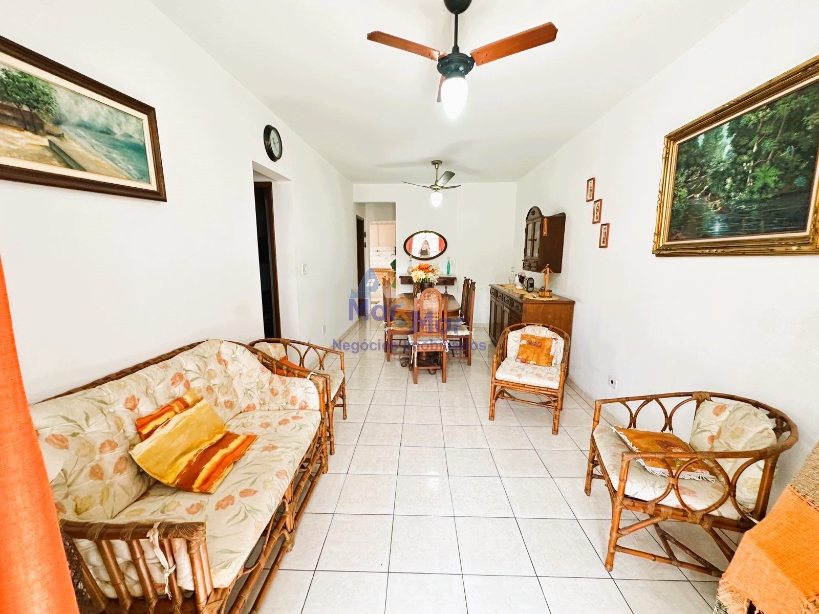 Apartamento na Praia das Pitangueiras, Guarujá - SP
