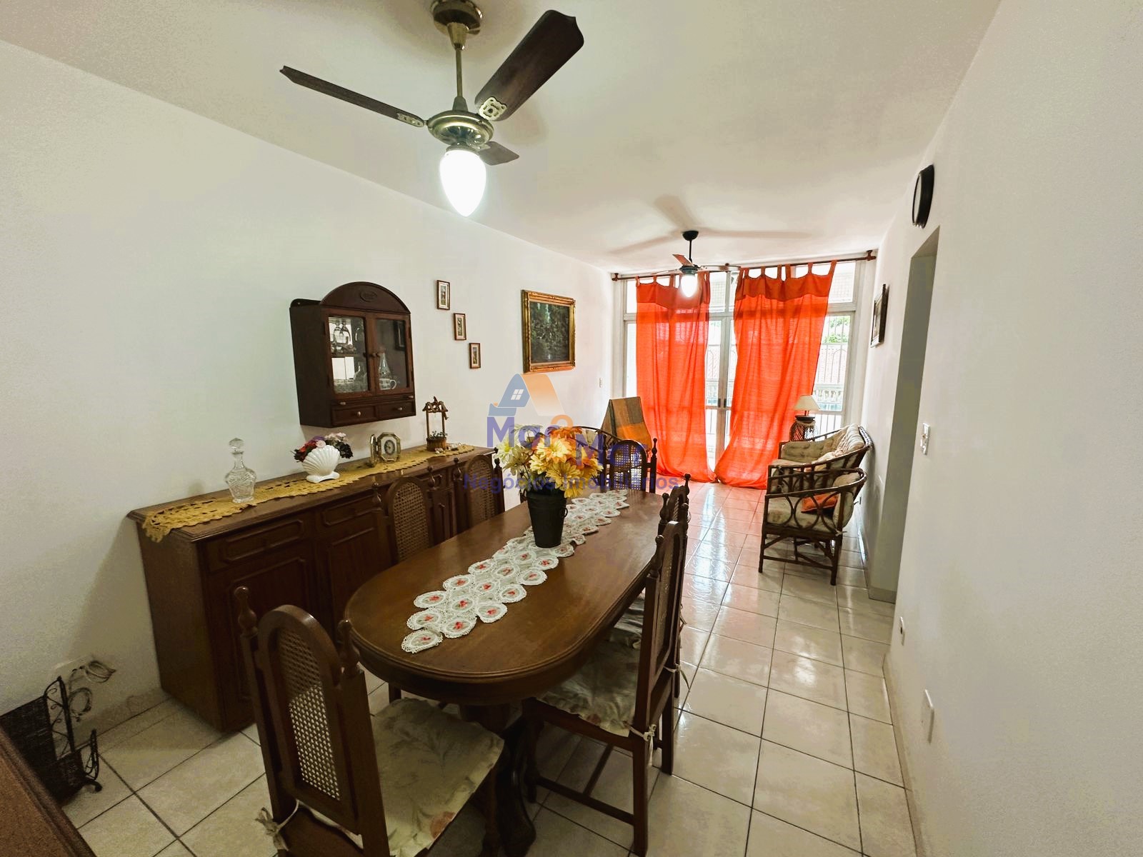 Apartamento na Praia das Pitangueiras, Guarujá - SP
