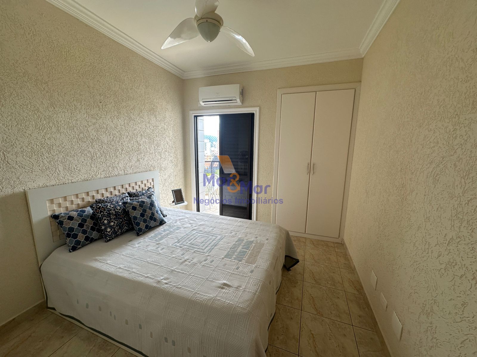 Apartamento na Praia da Enseada, Guarujá - SP