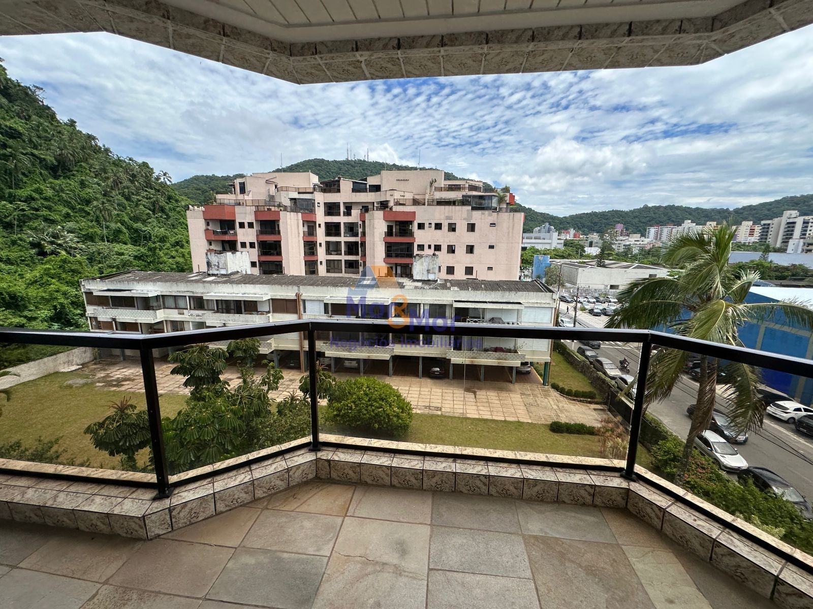 Apartamento na Praia da Enseada, Guarujá - SP