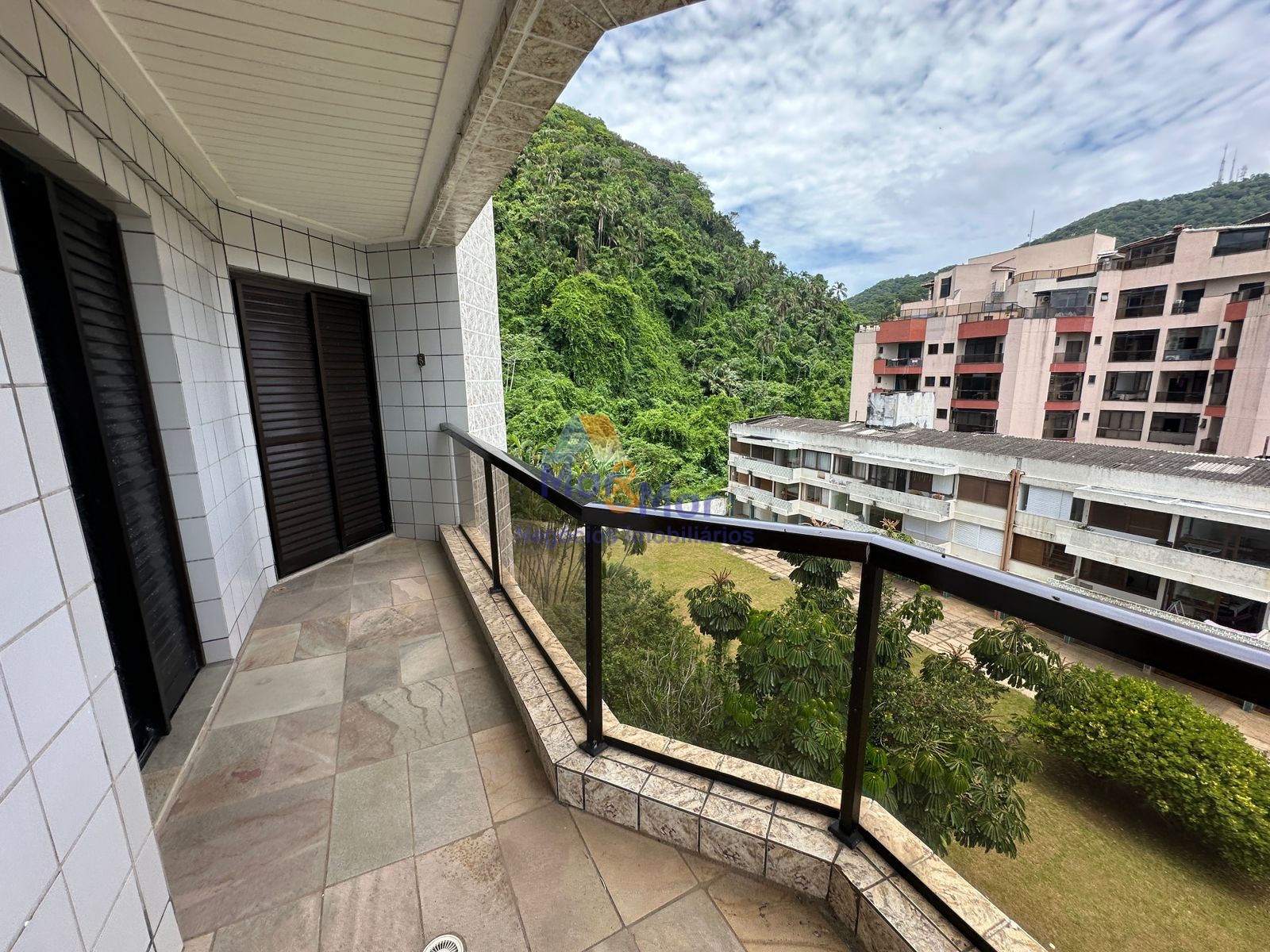 Apartamento na Praia da Enseada, Guarujá - SP