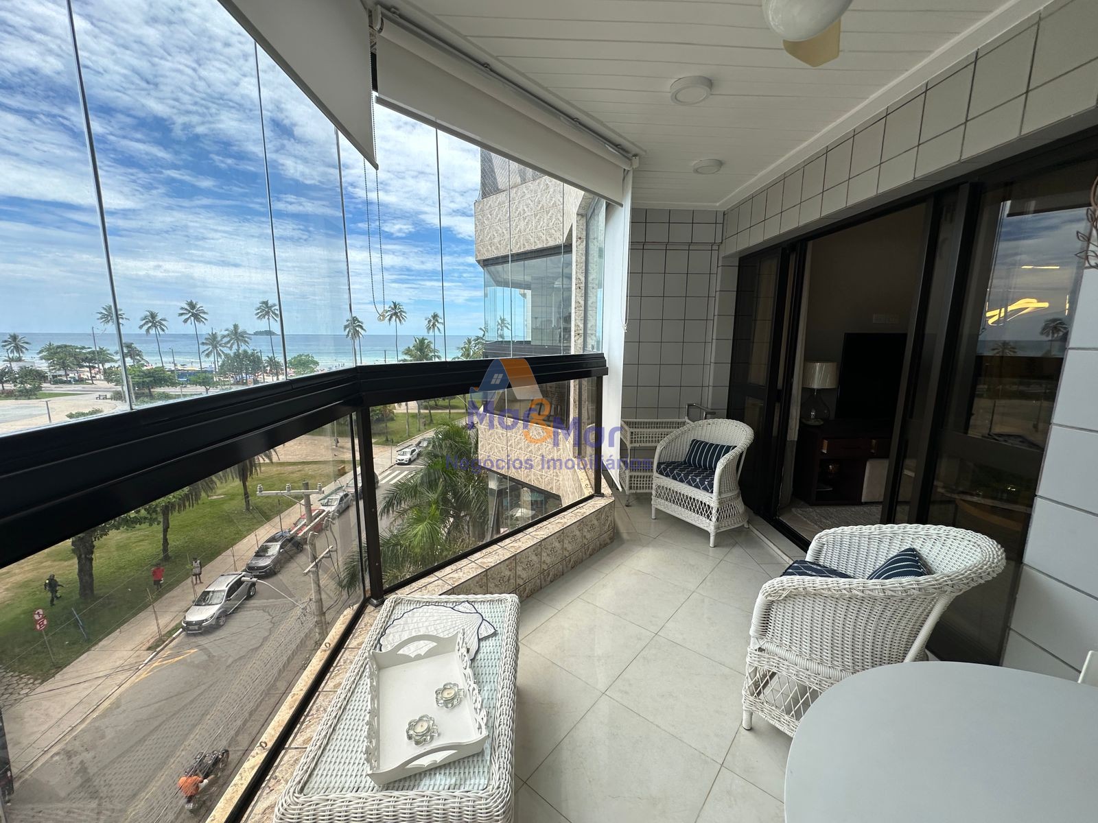Apartamento na Praia da Enseada, Guarujá - SP