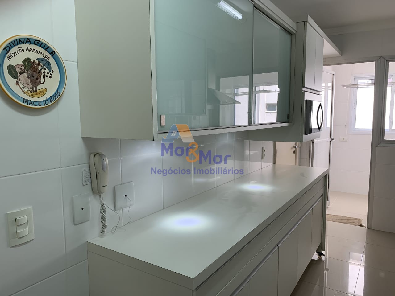Apartamento na Praia das Pitangueiras, Guarujá - SP
