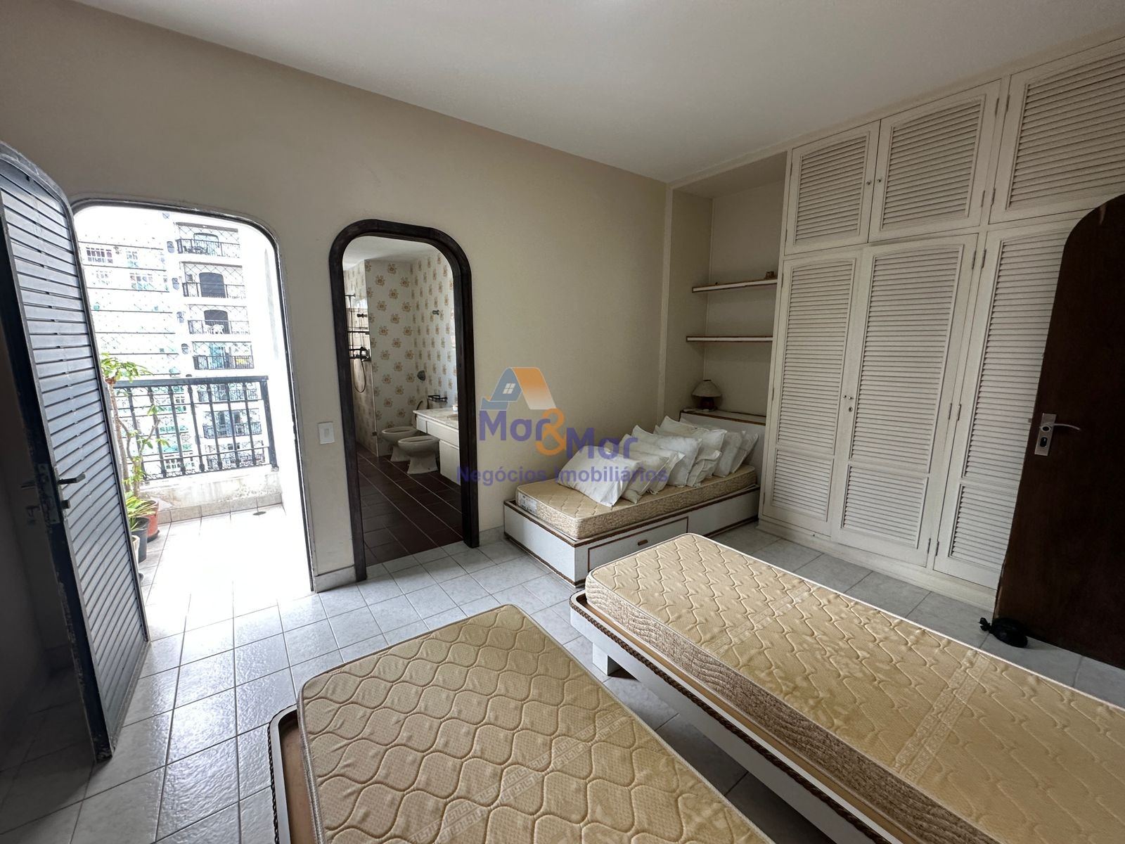 Apartamento Frente ao Mar, Praia Pitangueiras, Guarujá - SP
