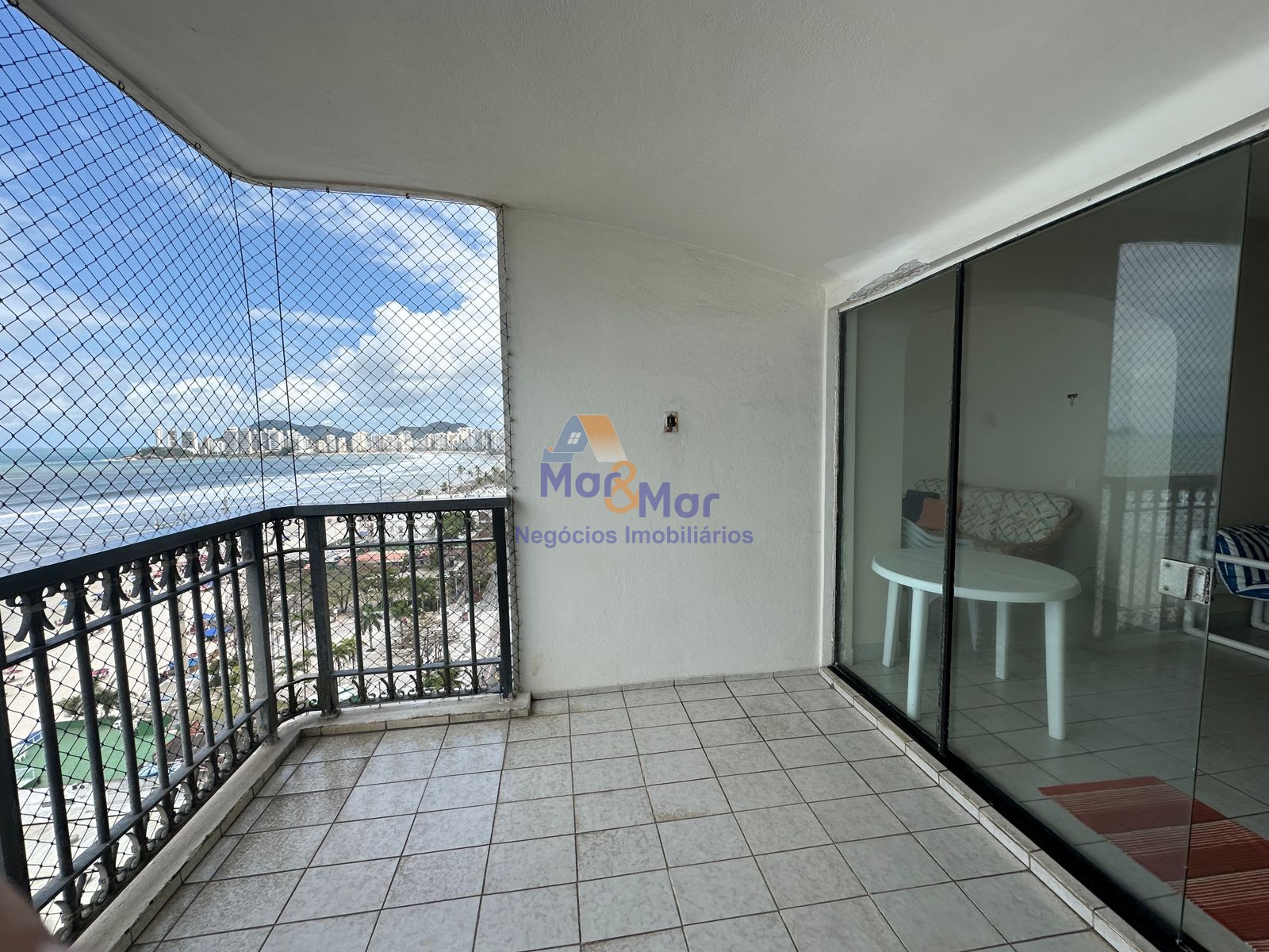 Apartamento Frente ao Mar, Praia Pitangueiras, Guarujá - SP