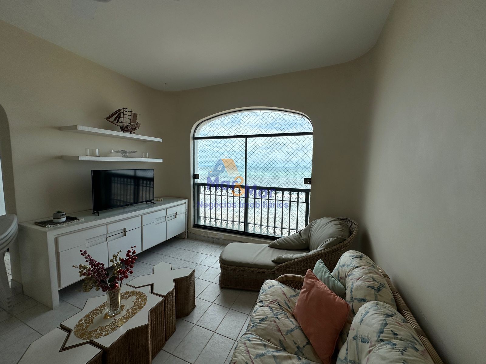 Apartamento Frente ao Mar, Praia Pitangueiras, Guarujá - SP