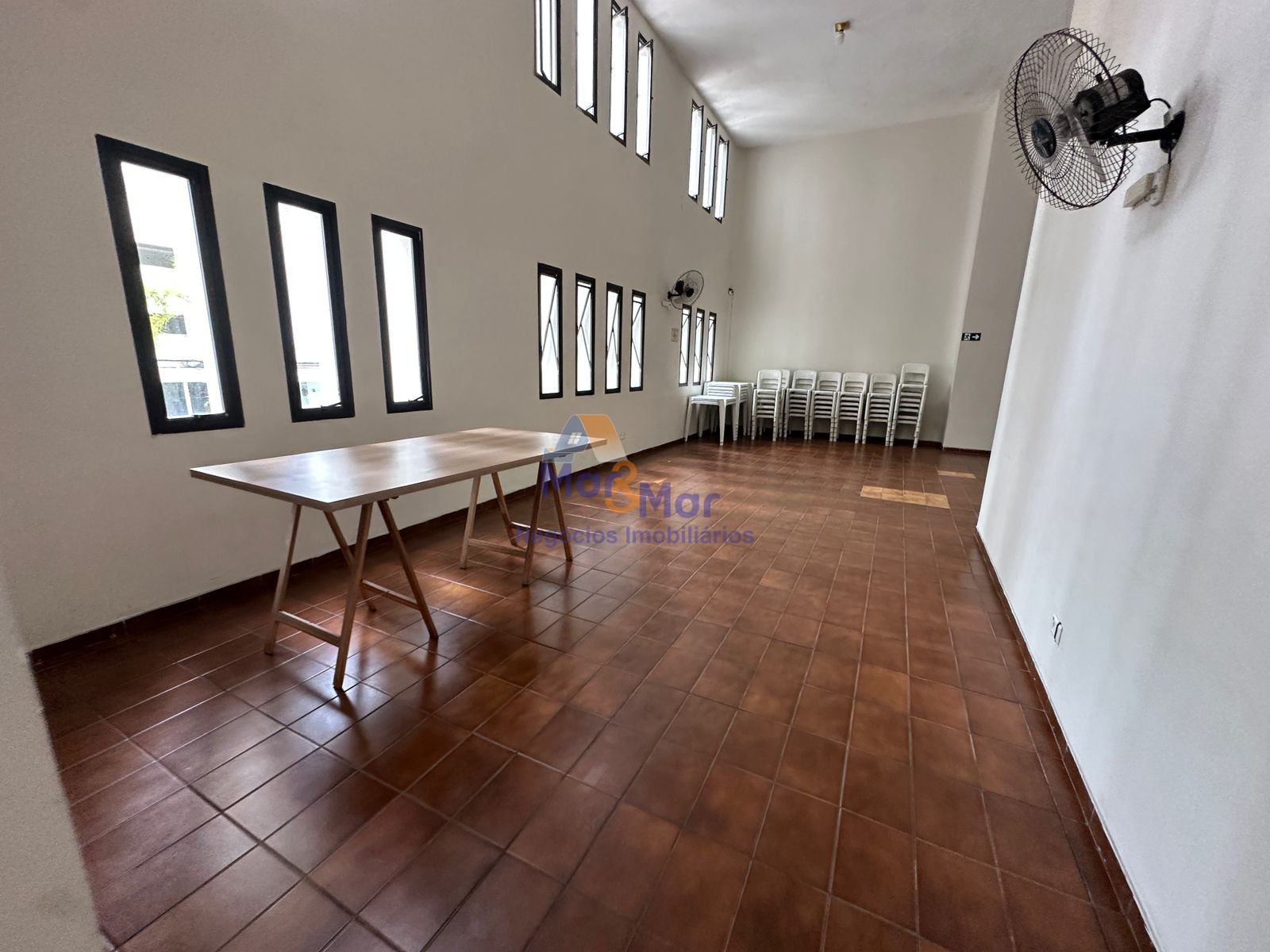Apartamento na Praia das Pitangueiras, Guarujá - SP