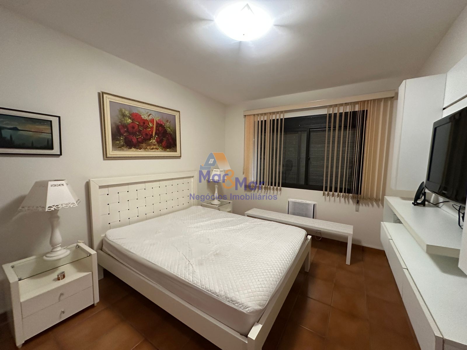 Apartamento na Praia das Pitangueiras, Guarujá - SP