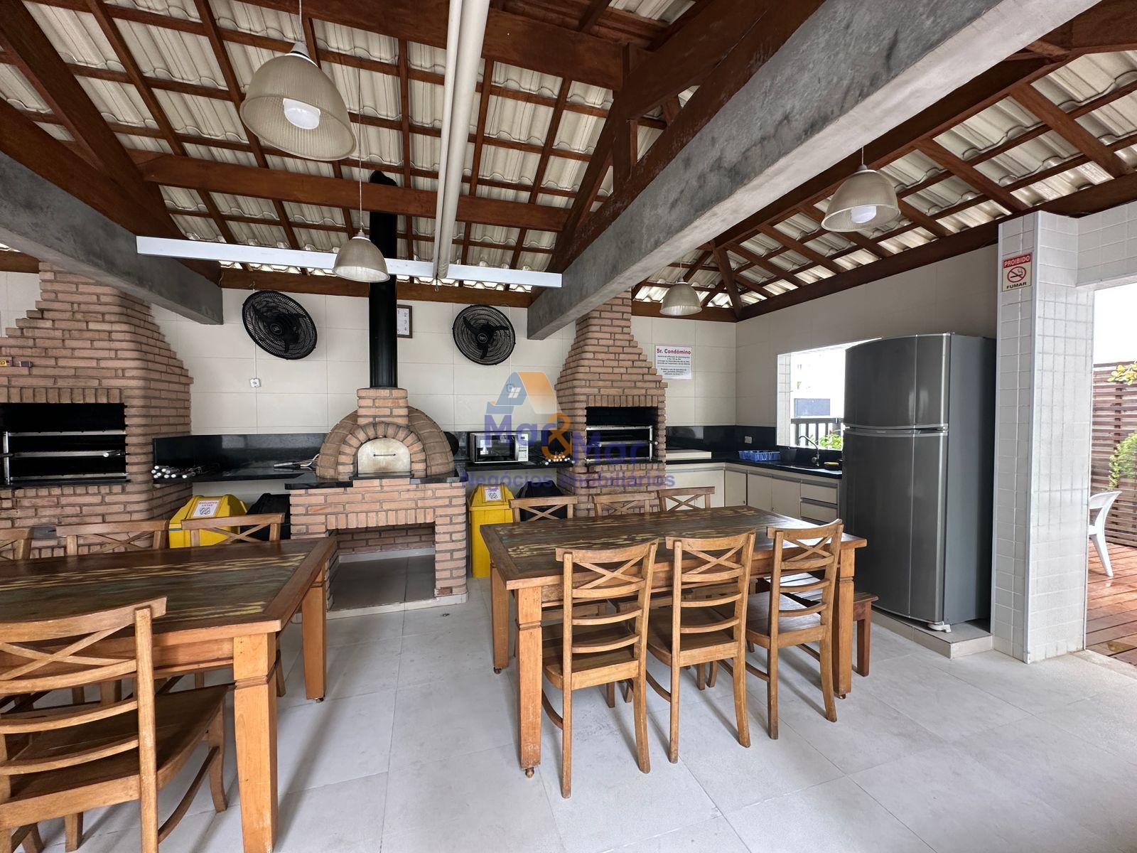 Apartamento na Praia das Pitangueiras, Guarujá - SP