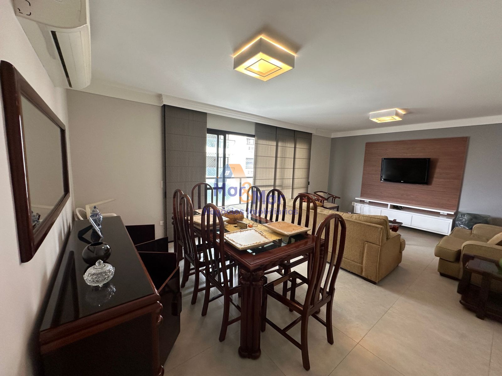 Apartamento na Praia das Pitangueiras, Guarujá - SP