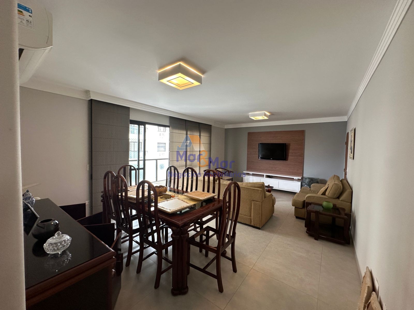Apartamento na Praia das Pitangueiras, Guarujá - SP