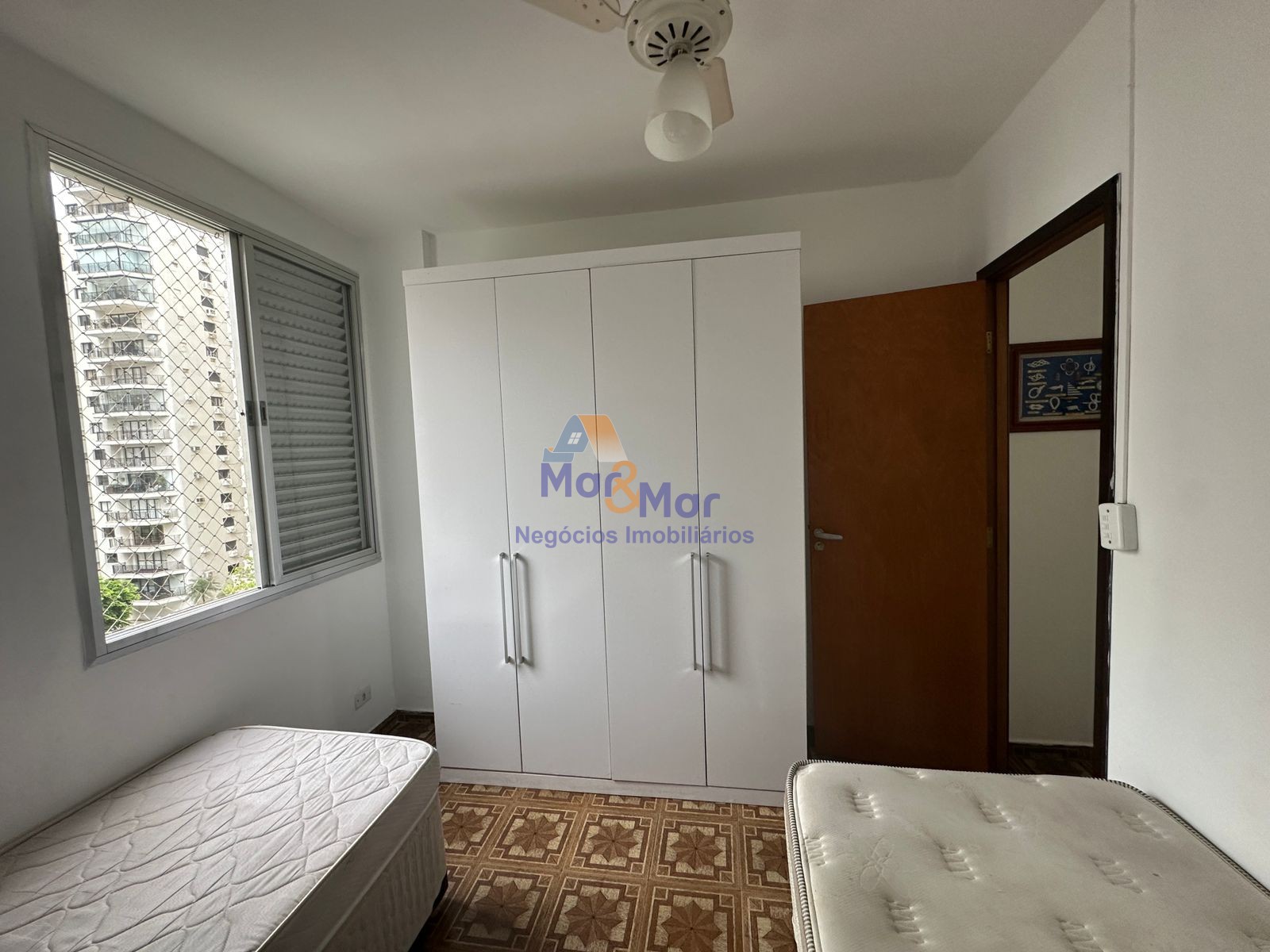 Apartamento na Praia das Pitangueiras, Guarujá - SP