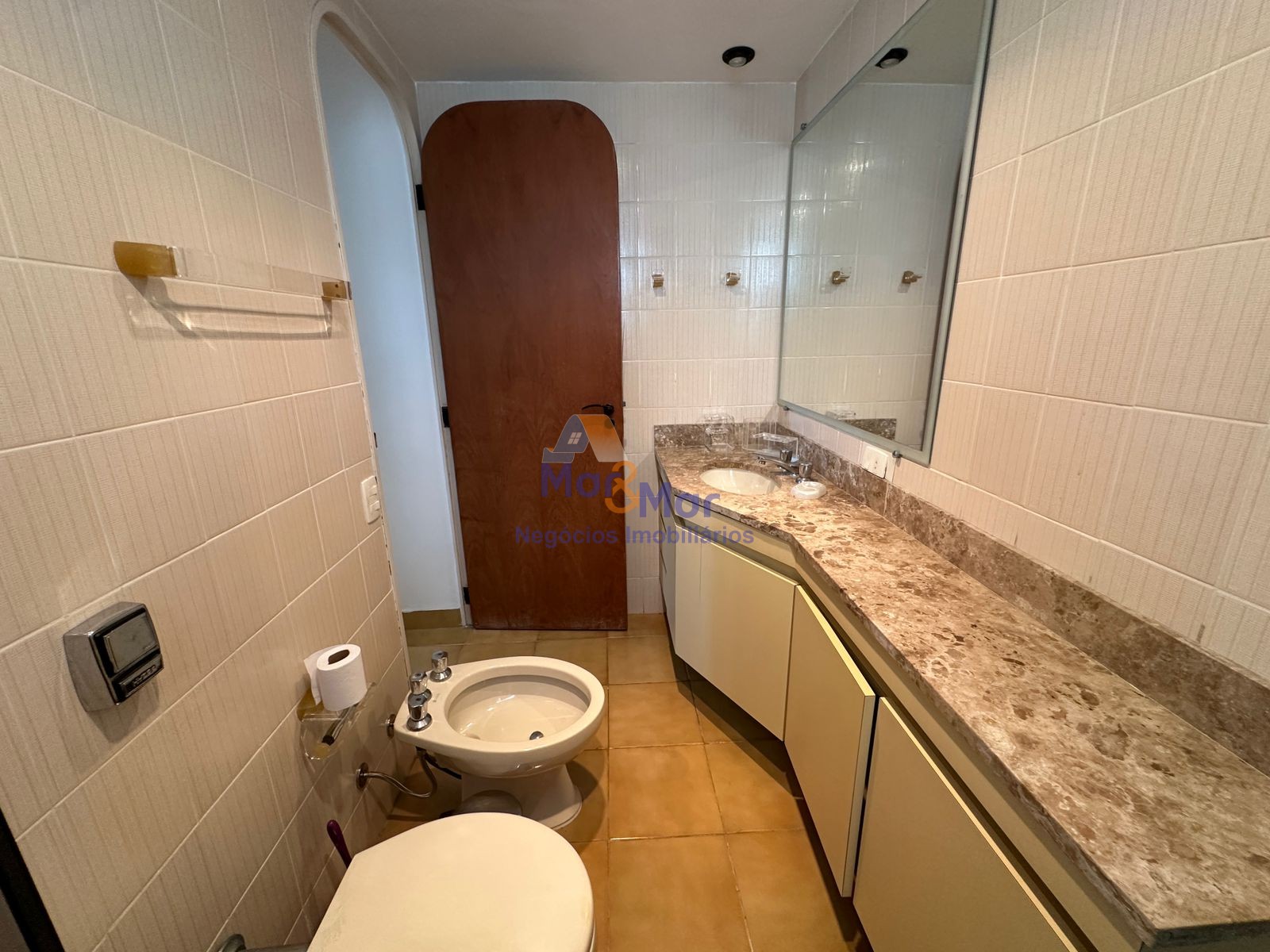 Apartamento na Praia das Pitangueiras, Guarujá - SP