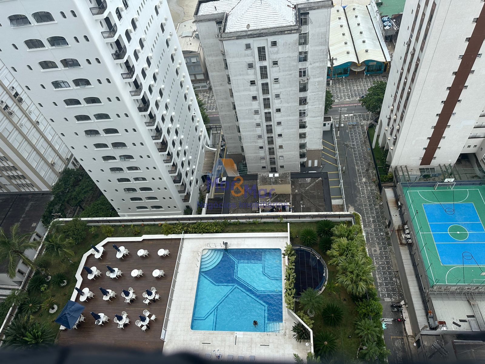 Apartamento na Praia das Pitangueiras, Guarujá - SP