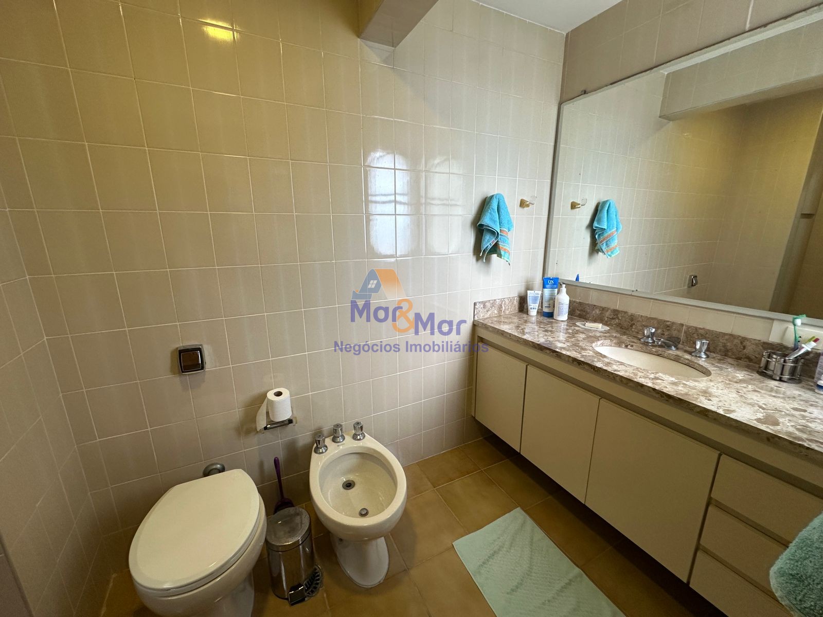 Apartamento na Praia das Pitangueiras, Guarujá - SP