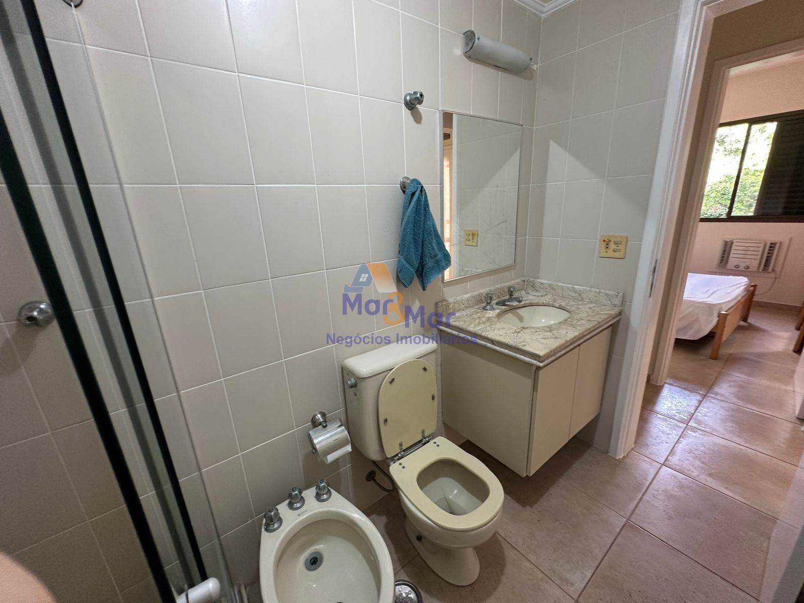 Apartamento na Praia das Pitangueiras, Guarujá - SP