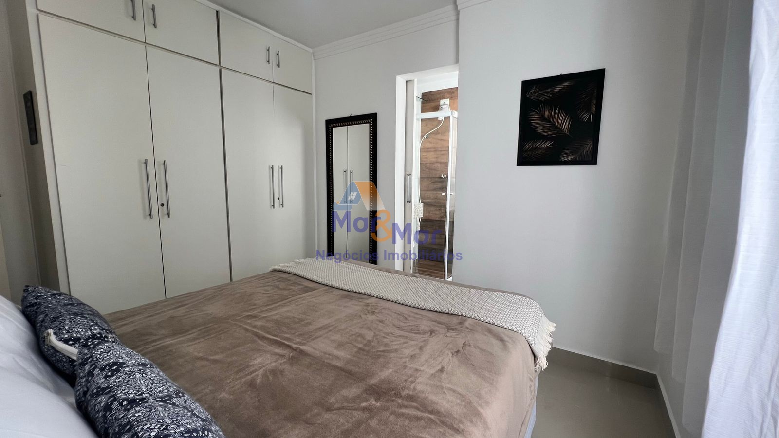 Apartamento na Praia das Pitangueiras, Guarujá - SP