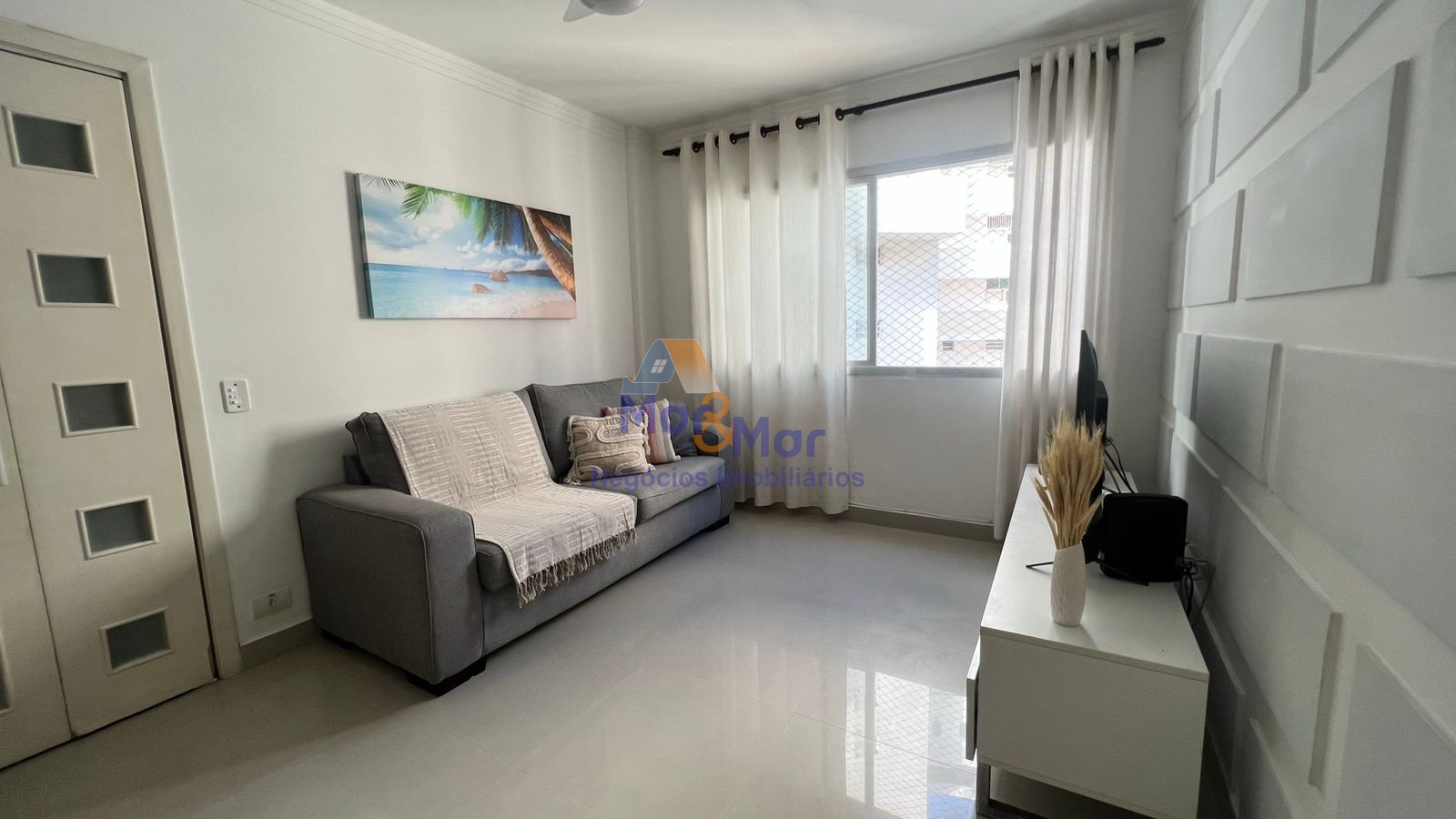 Apartamento na Praia das Pitangueiras, Guarujá - SP