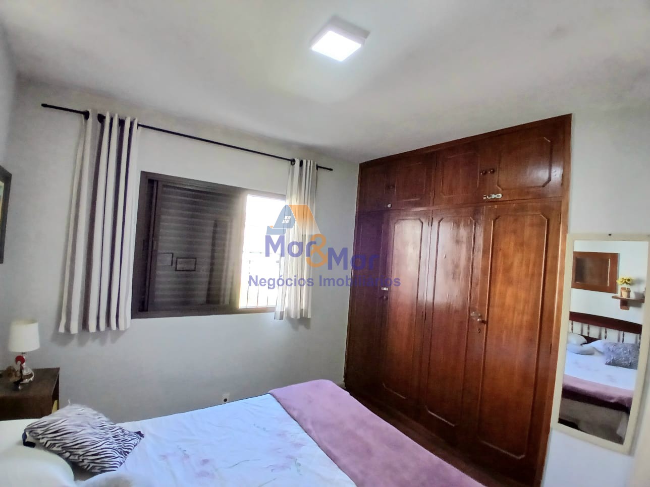 Apartamento na Praia das Pitangueiras, Guarujá - SP