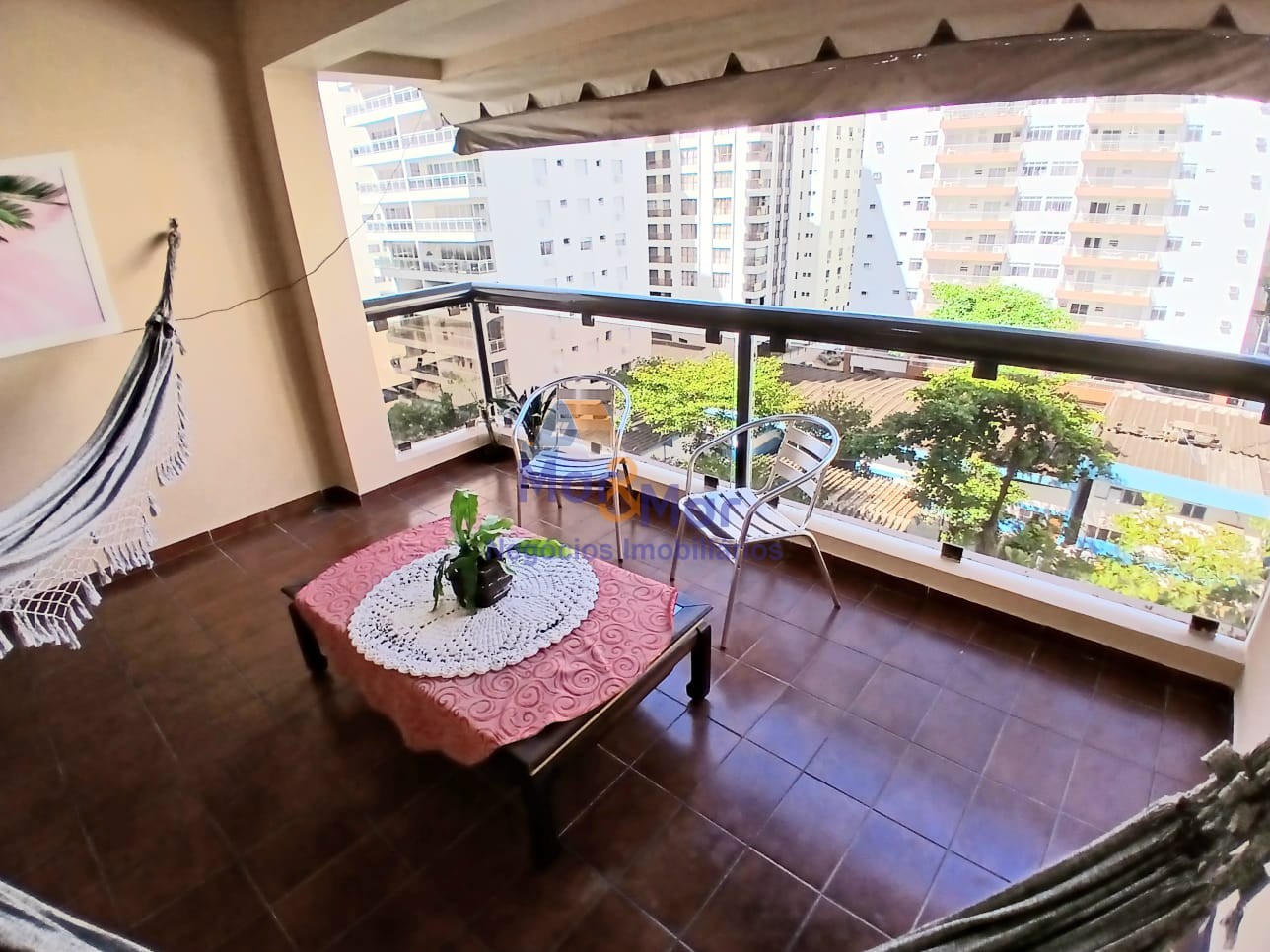 Apartamento na Praia das Pitangueiras, Guarujá - SP