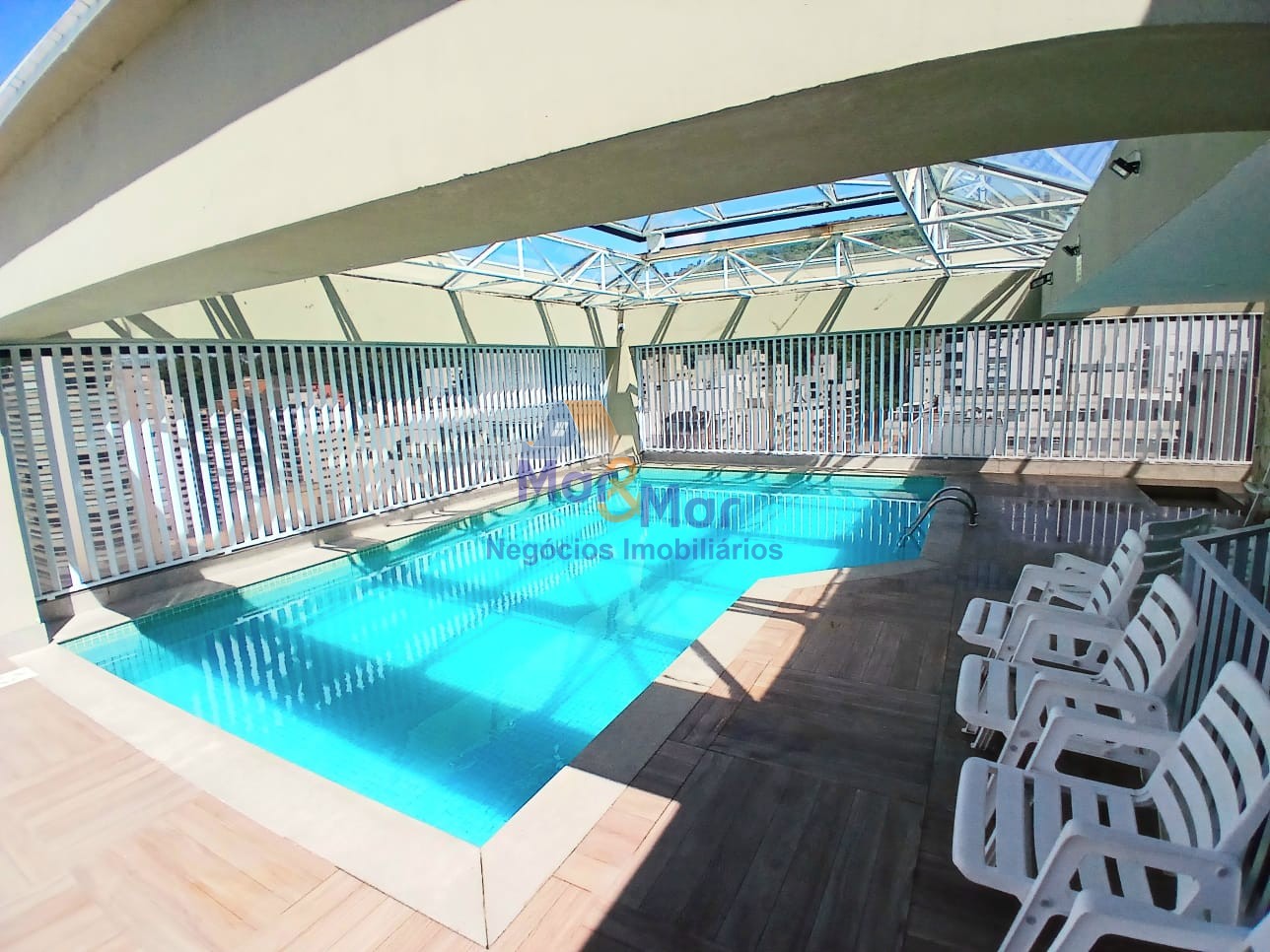 Apartamento na Praia das Pitangueiras, Guarujá - SP