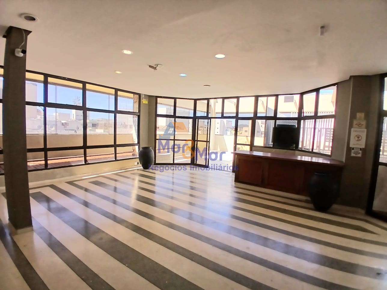 Apartamento na Praia das Pitangueiras, Guarujá - SP