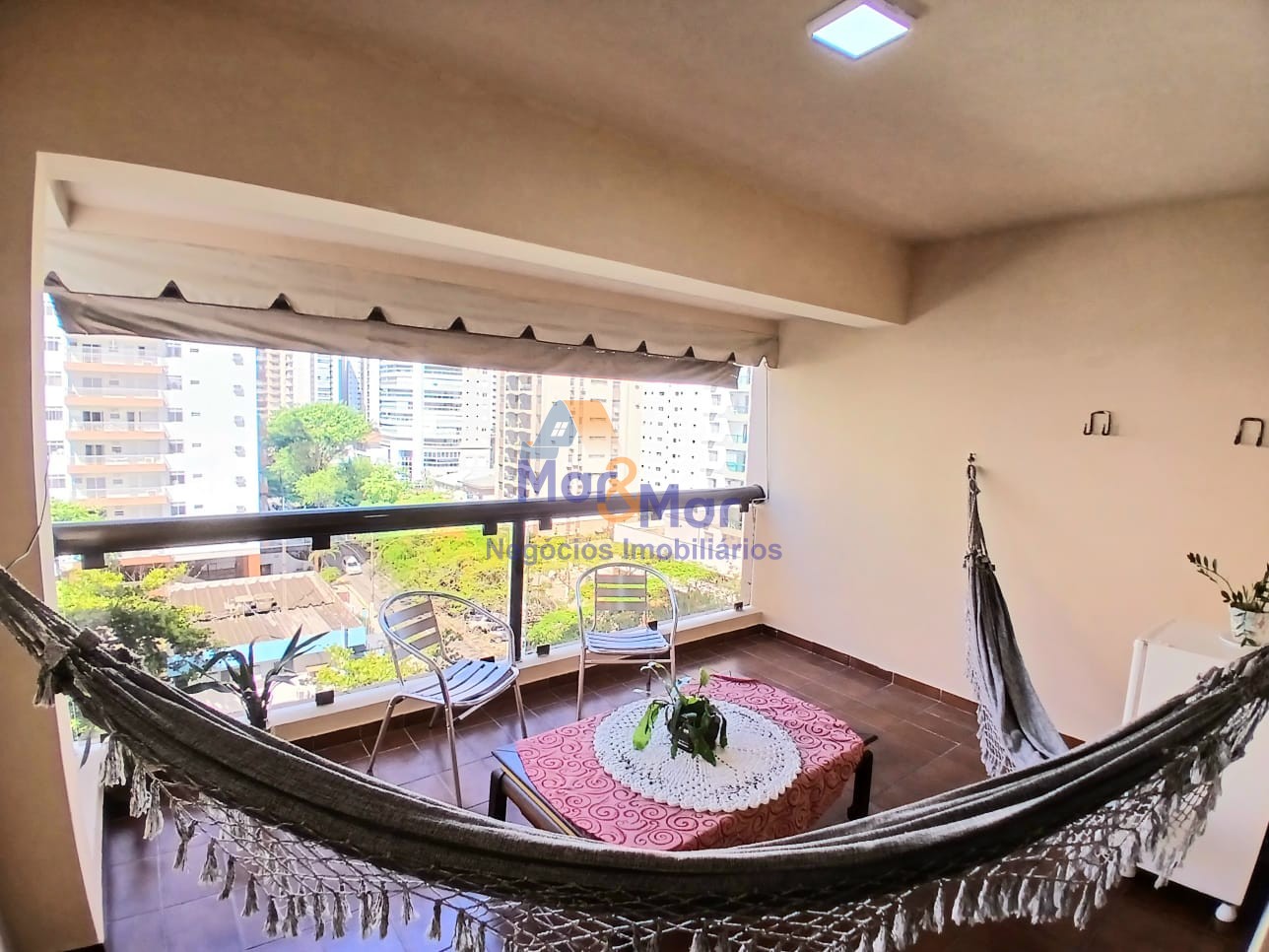 Apartamento na Praia das Pitangueiras, Guarujá - SP