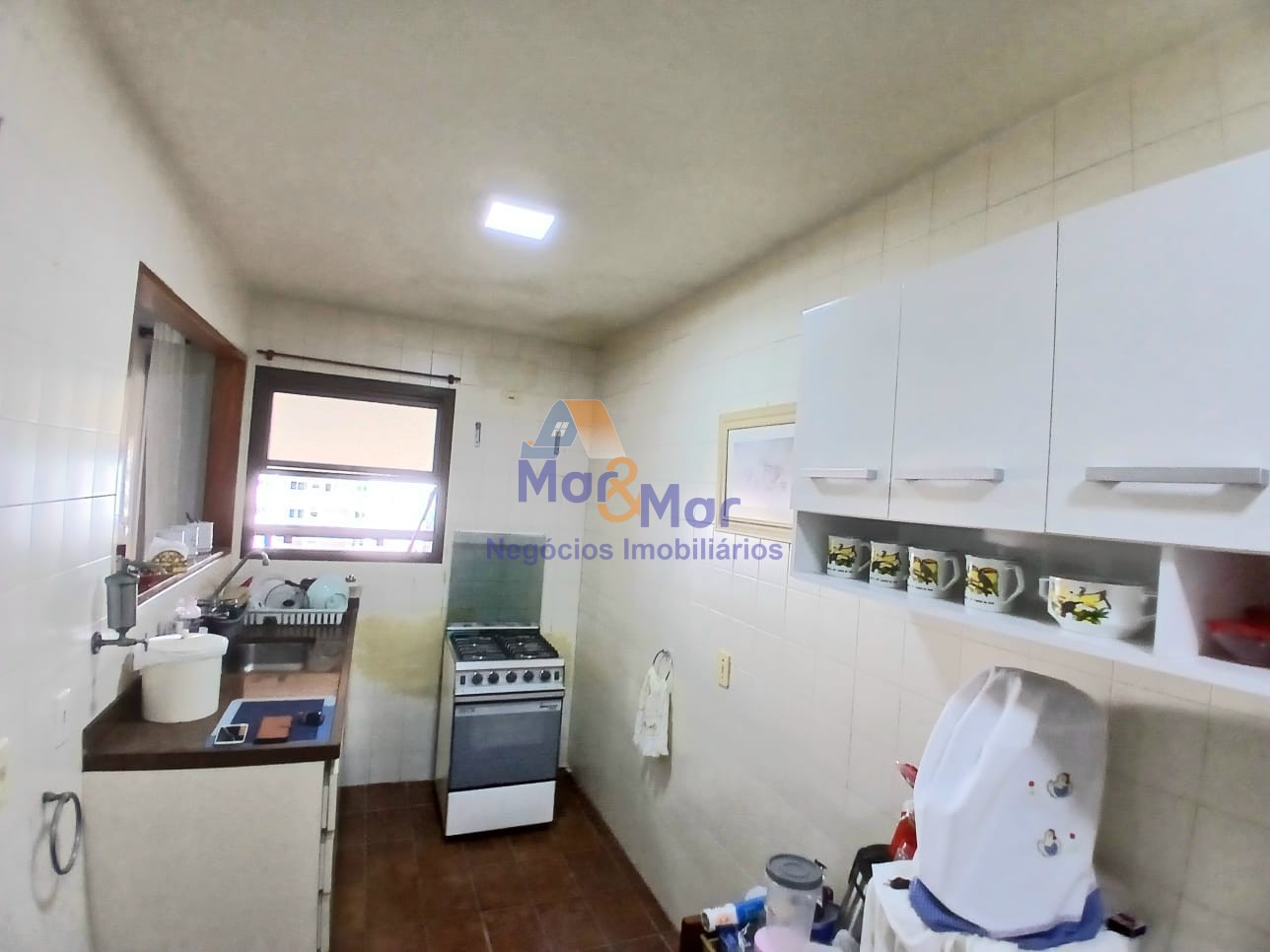 Apartamento na Praia das Pitangueiras, Guarujá - SP